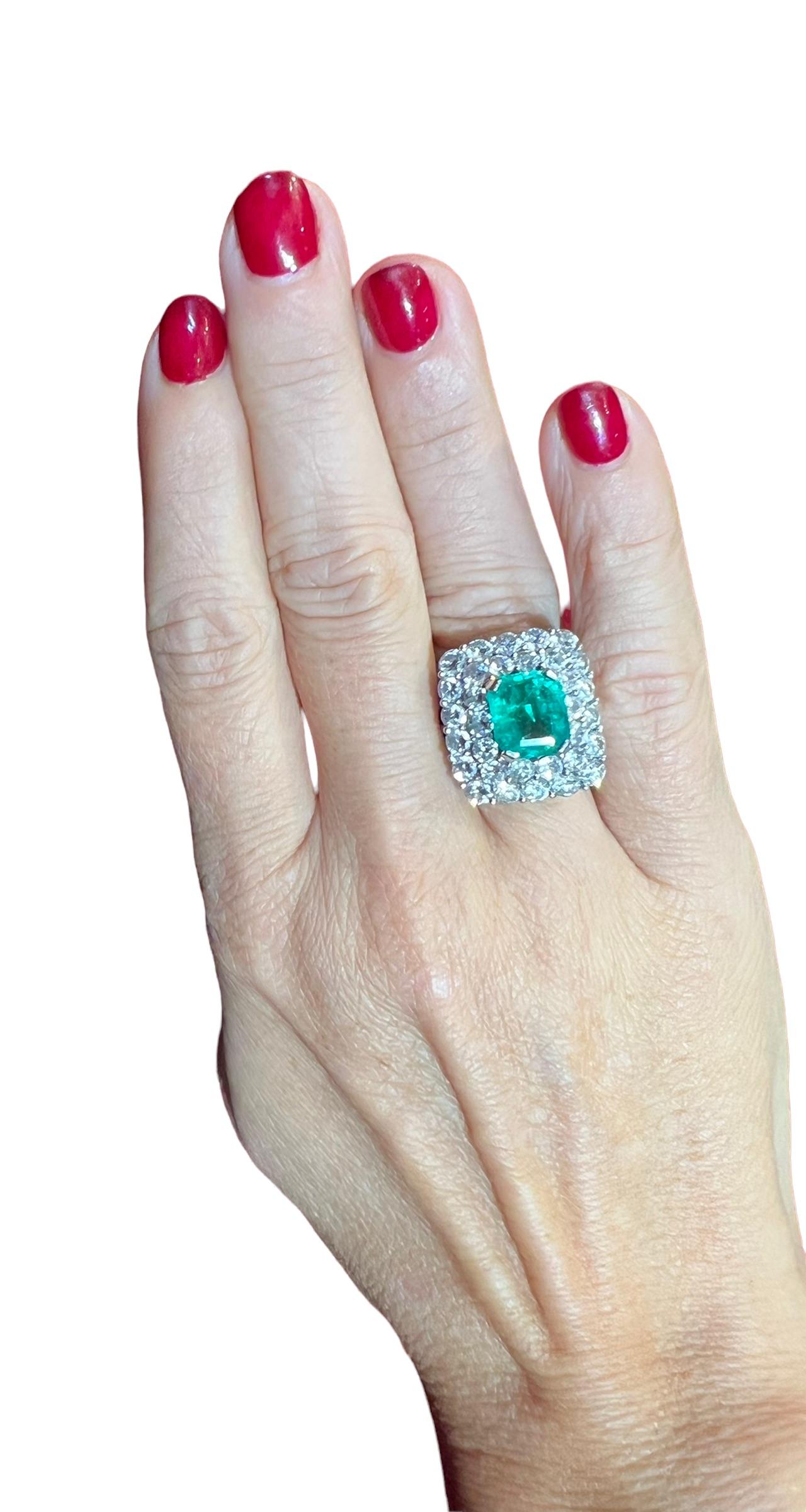Platin-Cocktailring  3, 38 Karat zertifizierter Smaragd Kolumbien 3, 20 Karat  Diamanten im Zustand „Gut“ im Angebot in SAINT-OUEN-SUR-SEINE, FR
