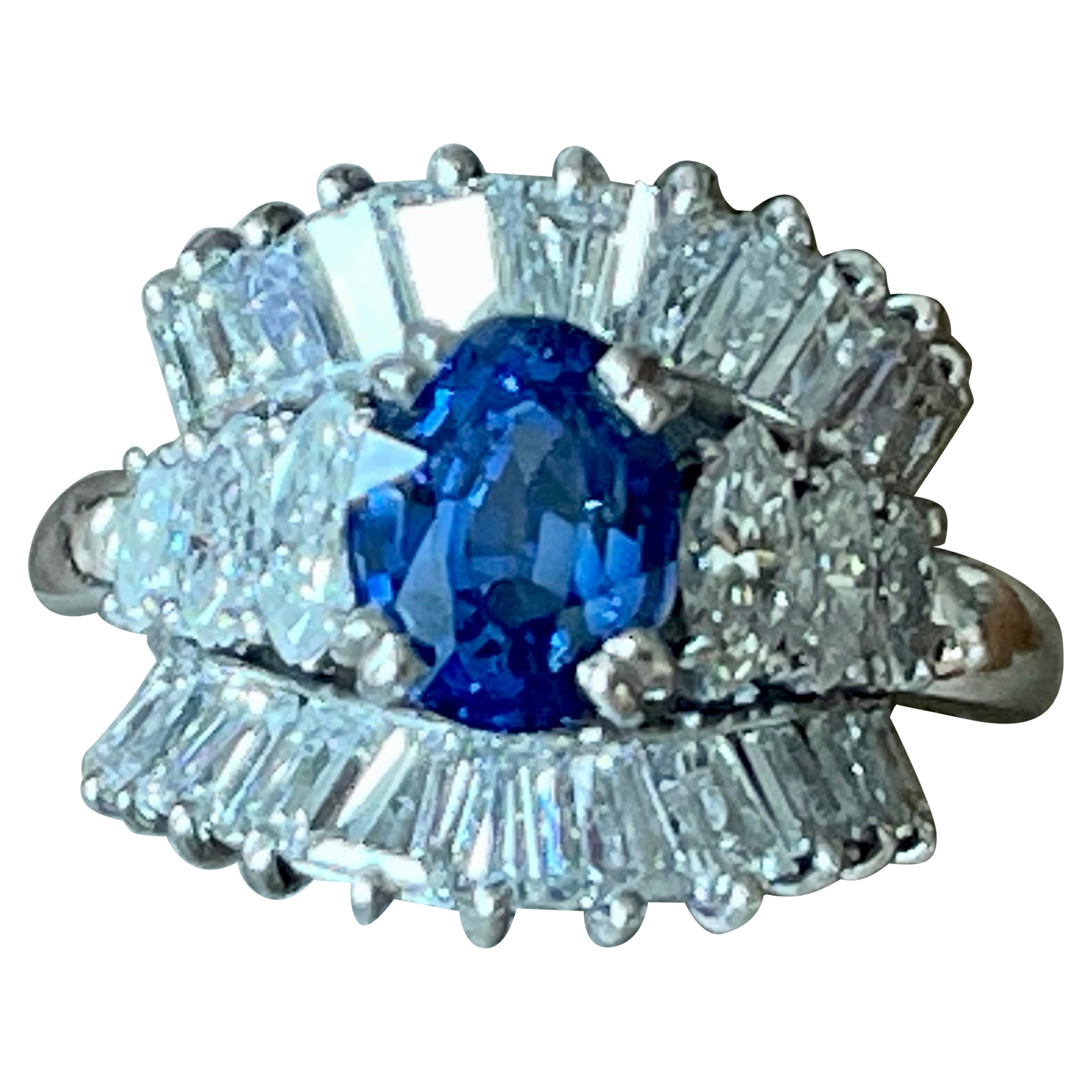 Bucherer Bague cocktail en platine avec saphir de Ceylan, diamants baguettes et marquises en vente