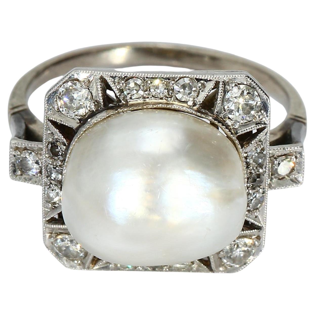 Anello Cocktail in platino con perla bianca e diamanti