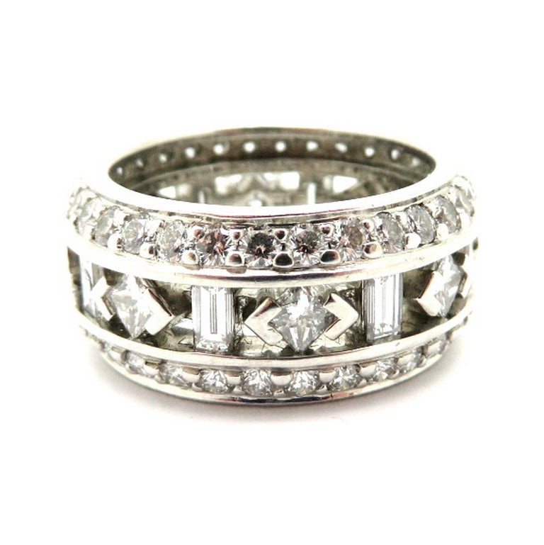 Platinum Coffin and Trout Jewelers Princess Cut, Round and Baguette Diamond Ring For Sale at 1stdibs