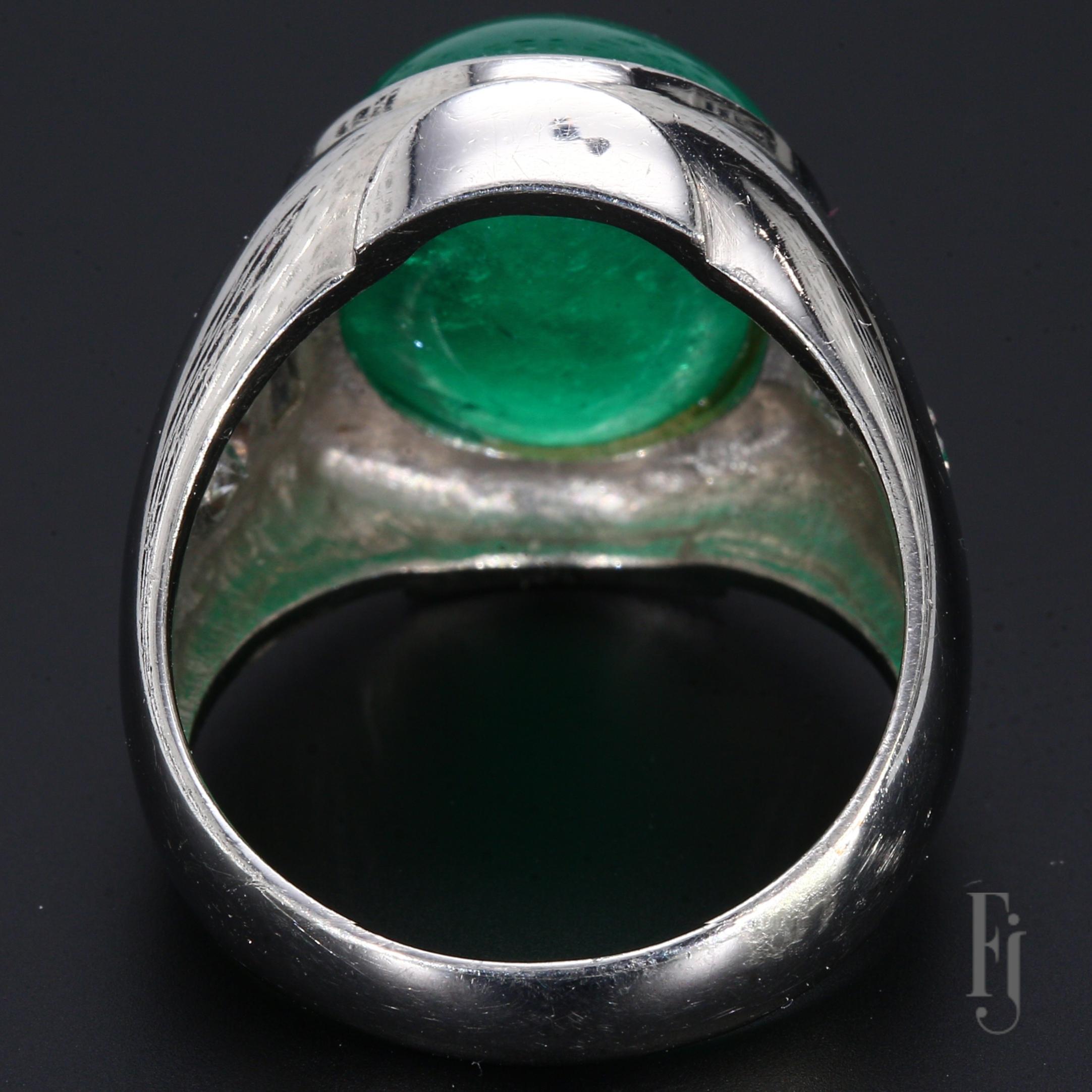 Platin kolumbianischen Smaragd Cabochon Herrenring mit Diamant-Akzenten - Größe 11,25 im Zustand „Gut“ im Angebot in Scottsdale, AZ