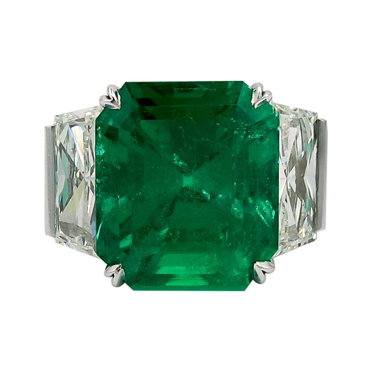 Very Fine Colombian 16.97 Carat Emerald With SSEF Certificate Diamond Ring For Sale