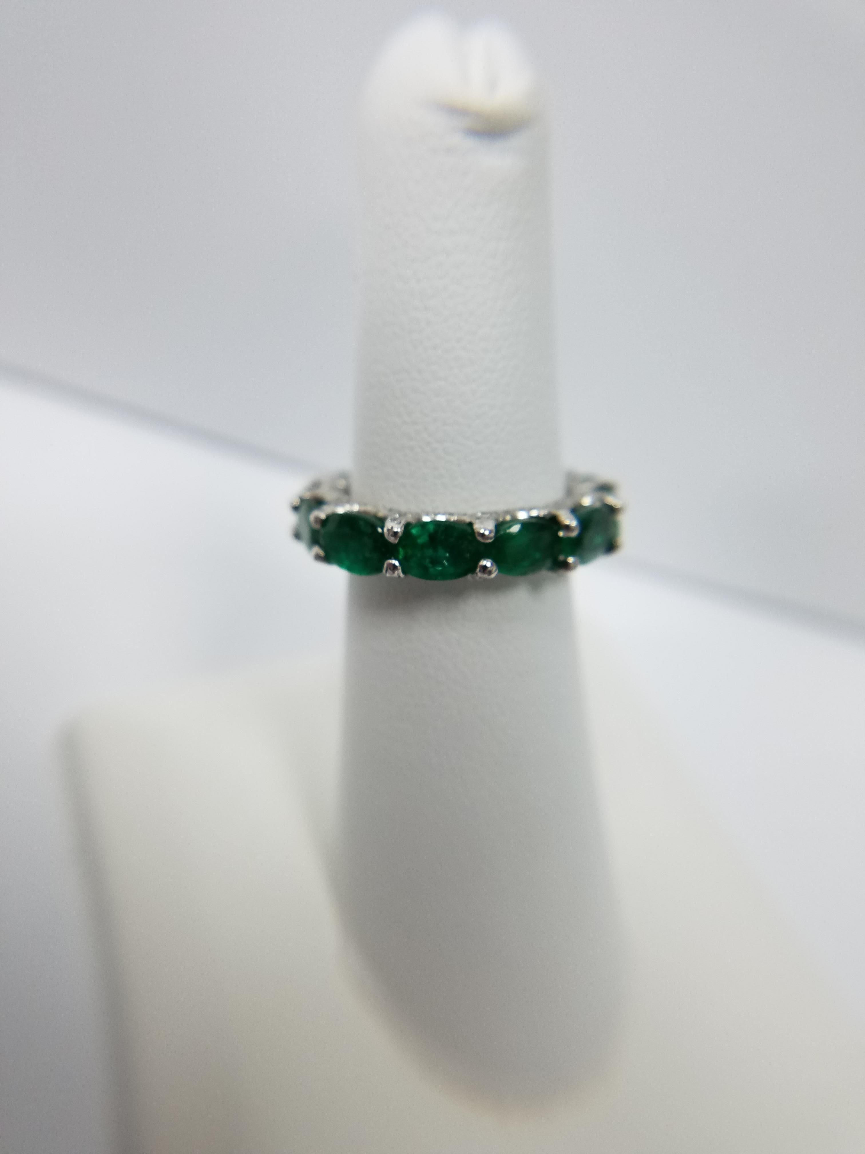 12 Oval cut Colombian emeralds weight an approximate total of 4.76 carats. Also as aproximatly 0.70 pts of  white diamonds. All set in a platinum setting 