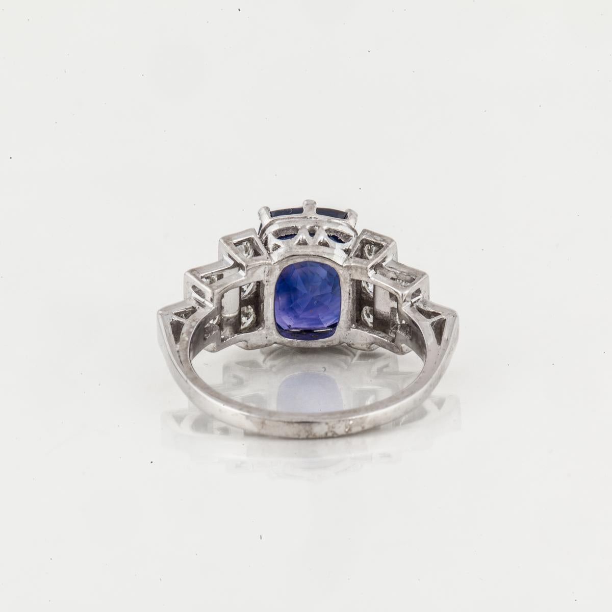 AGL certified Color-Changing Ceylon Sapphire and Diamond Ring in Platinum In Good Condition In Houston, TX