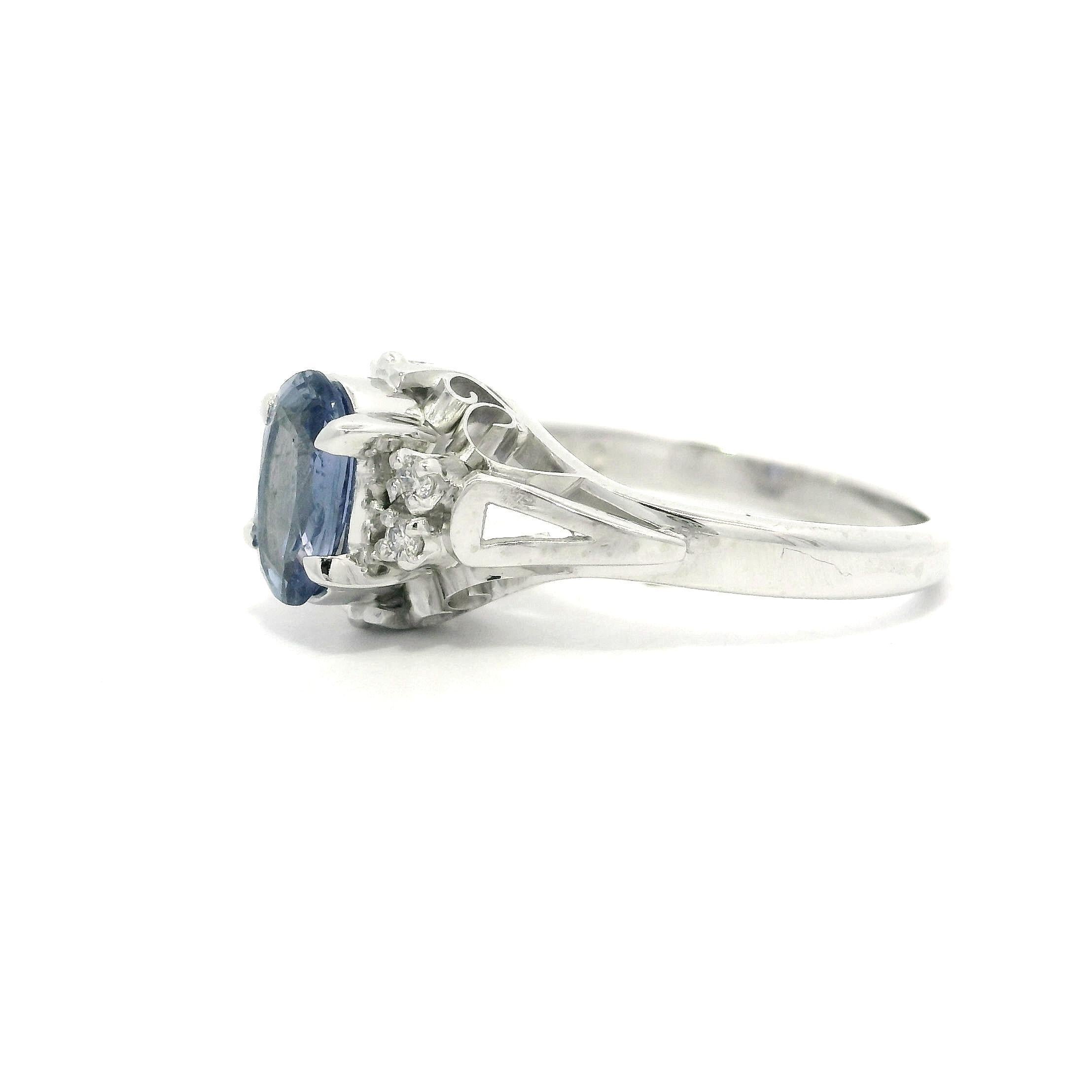 Platin Kornblumenblauer Saphir & Diamant Solitär Cocktail Ring (Ovalschliff) im Angebot