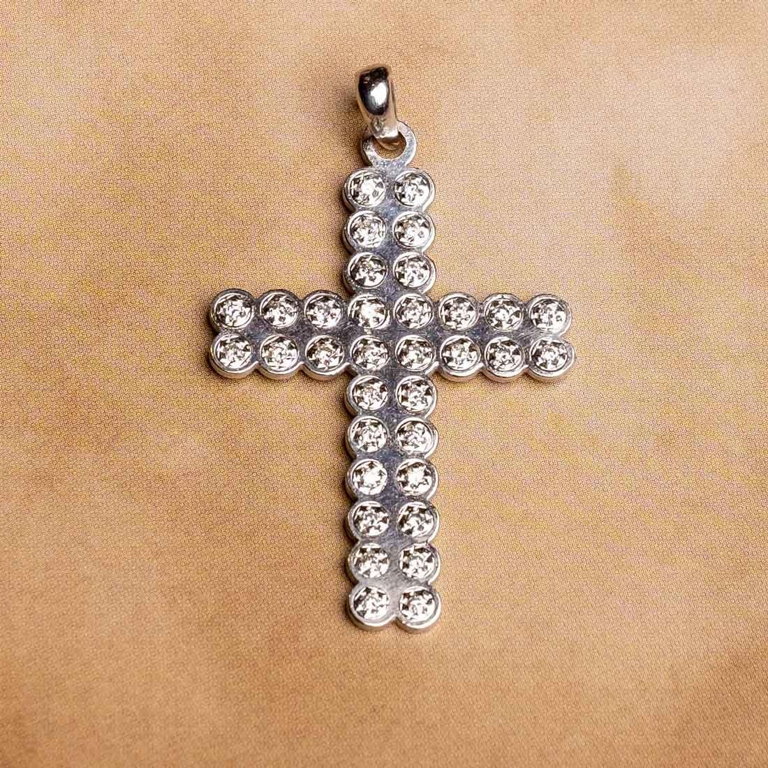 Moderne Pendentif croix en platine avec diamants, Italie Vintage en vente