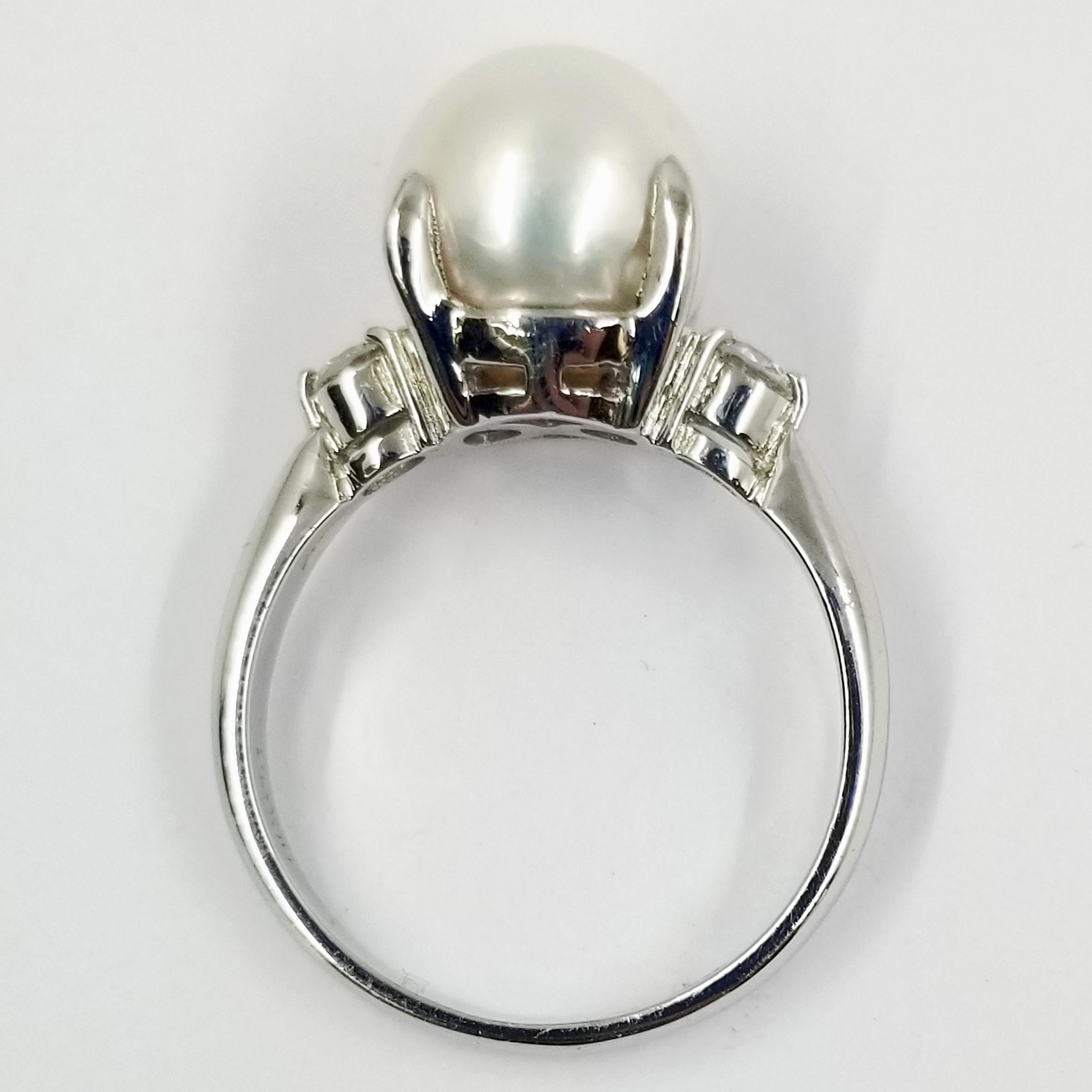 Platinum Cultured Pearl and Diamond Ring In Good Condition In Coral Gables, FL