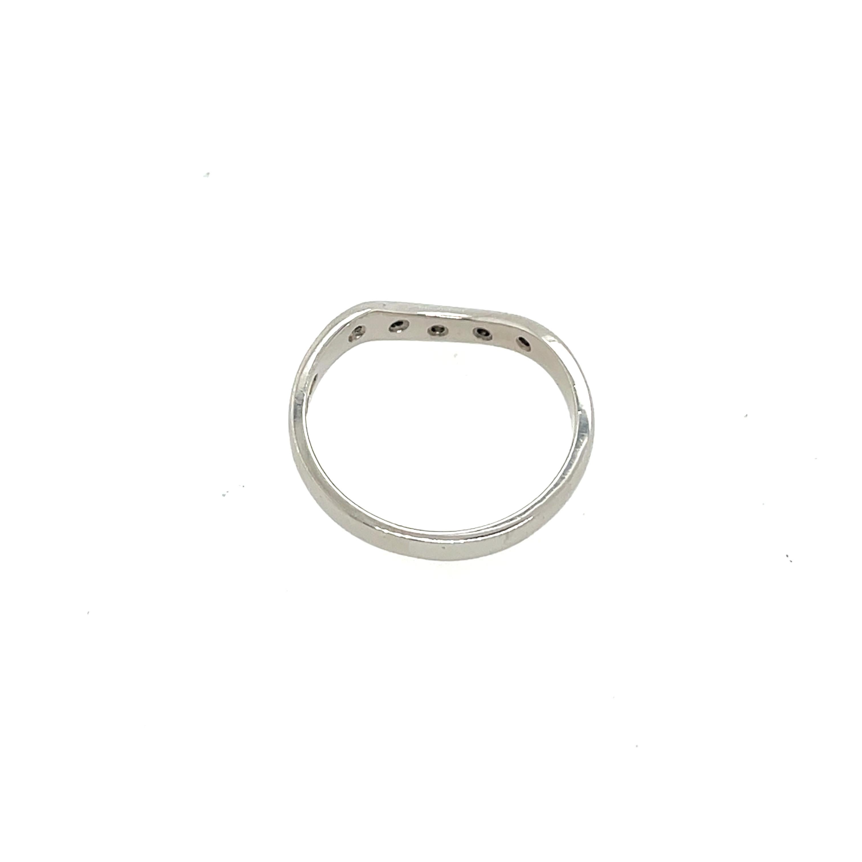 Round Cut Platinum Curved Wedding Ring, Set With 5 Diamonds
