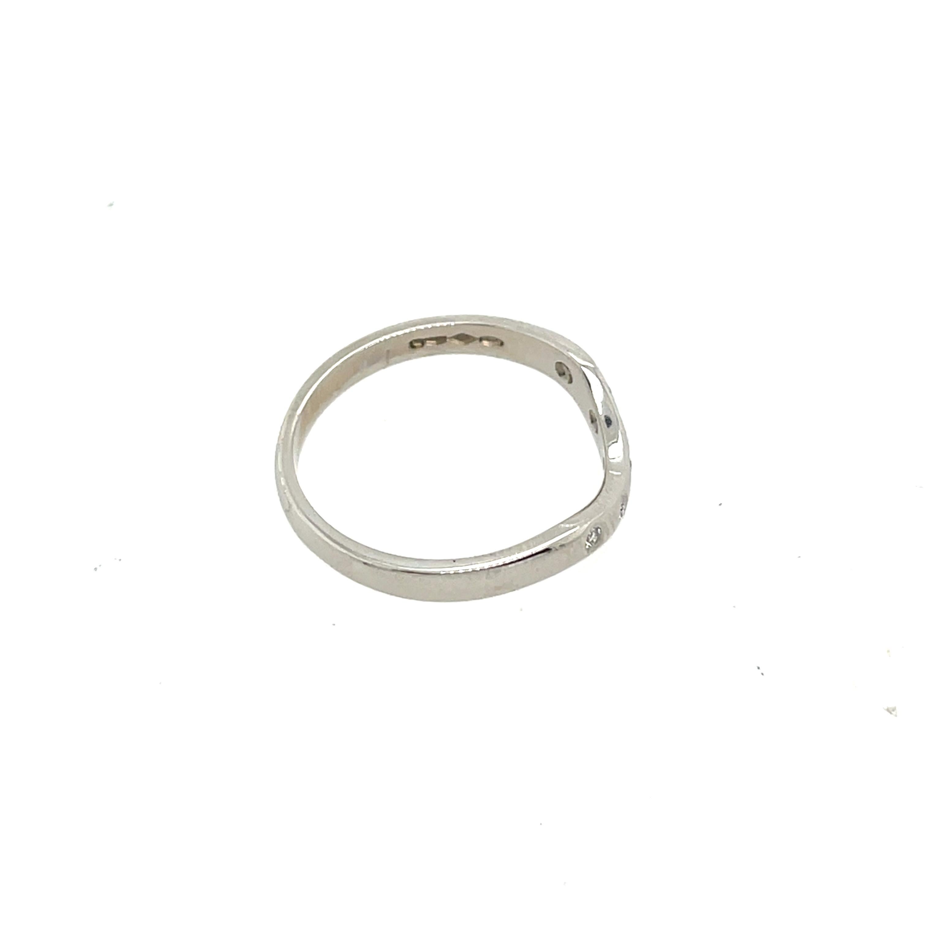 Platinum Curved Wedding Ring, Set With 5 Diamonds In Excellent Condition In London, GB