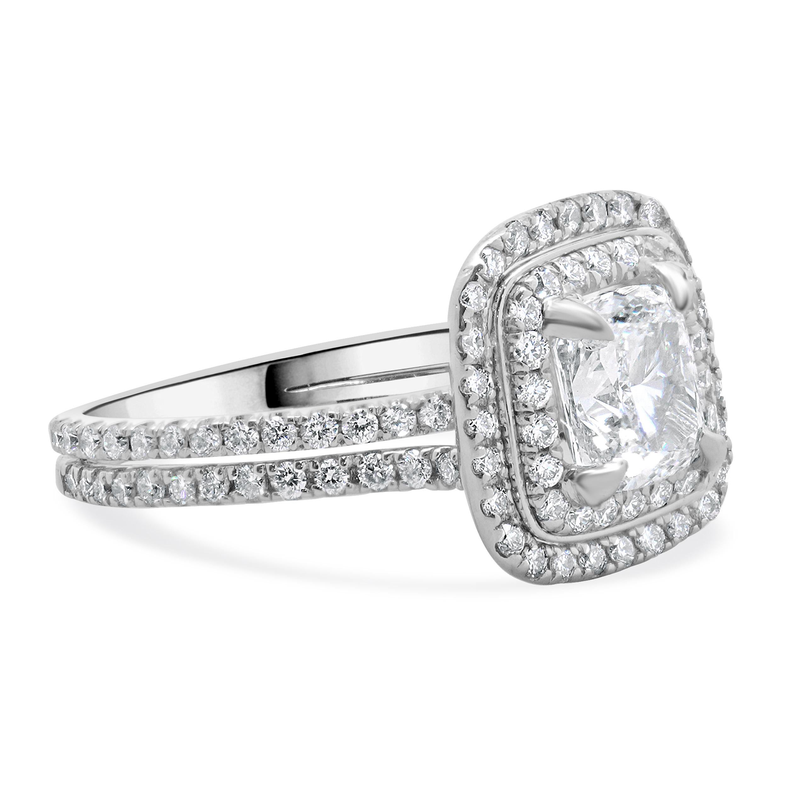 Anello di fidanzamento con diamante taglio cuscino in oro bianco 14k e platino In condizioni ottime in vendita a Scottsdale, AZ
