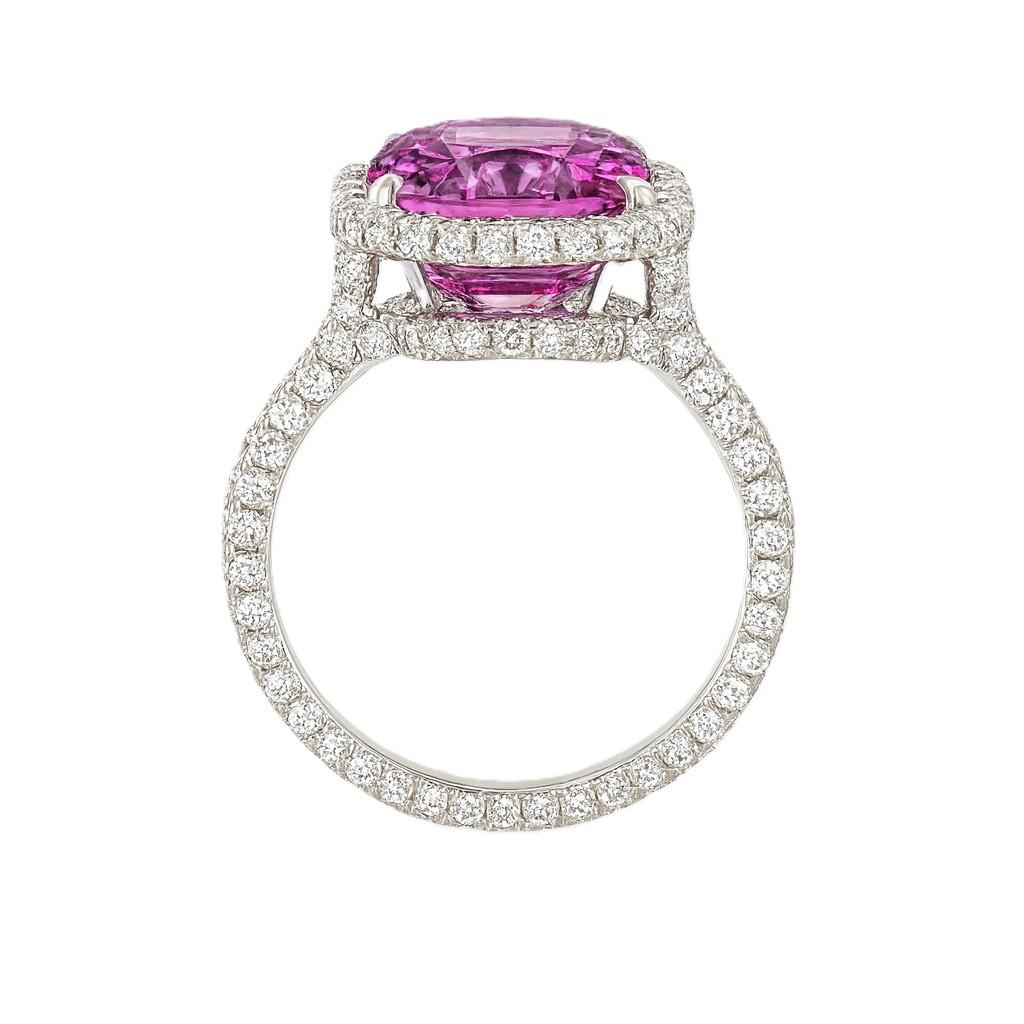 Platinum Cushion-Cut Pink Sapphire & Diamond Halo Ring – GIA Certified en Bueno estado para la venta en Philadelphia, PA