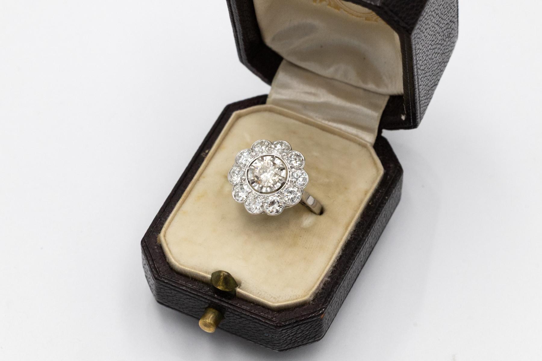 Gänseblümchen-Ring aus Platin mit 2,00ct Diamanten im Altschliff. (Art nouveau) im Angebot