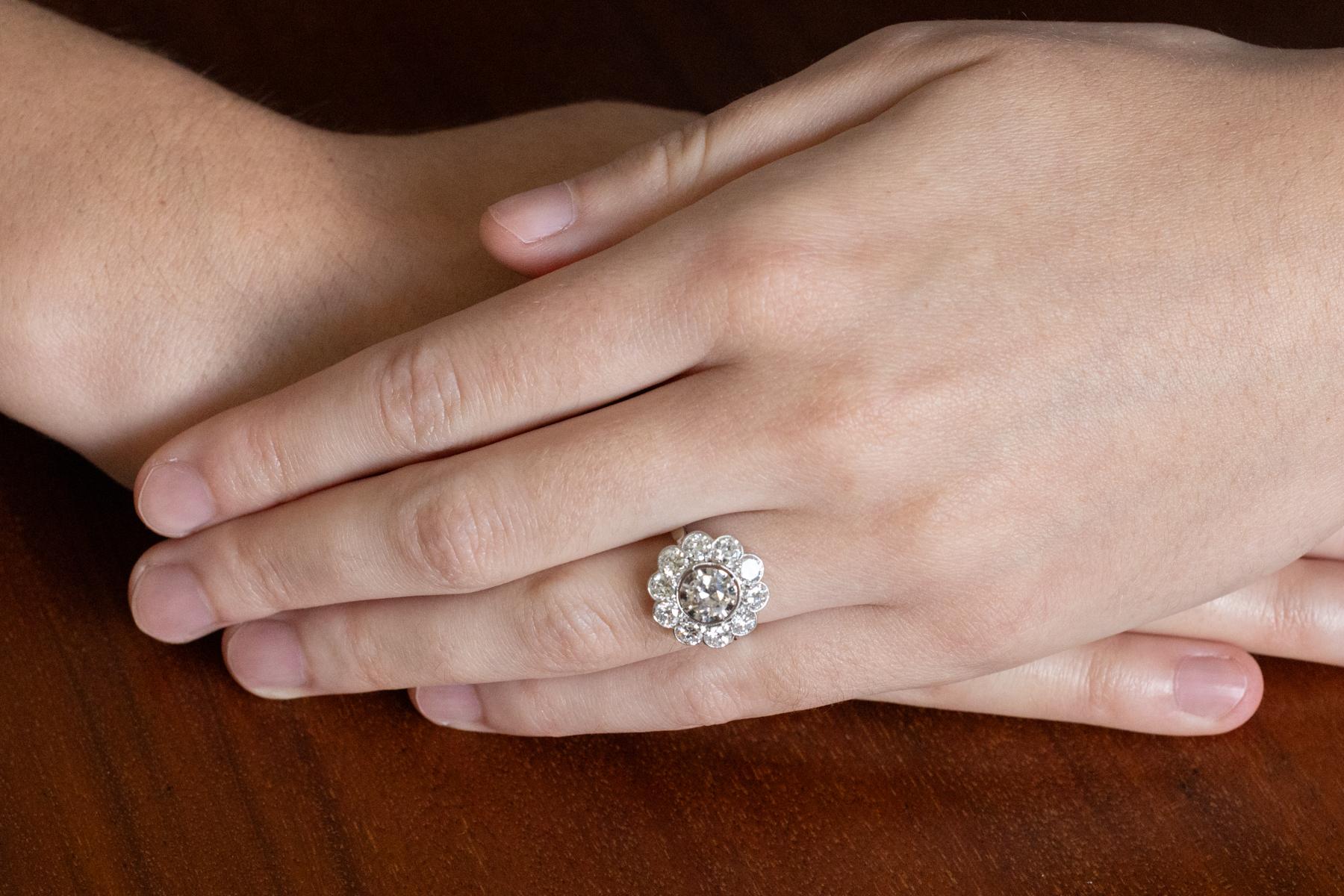 Gänseblümchen-Ring aus Platin mit 2,00ct Diamanten im Altschliff. (Alteuropäischer Schliff) im Angebot