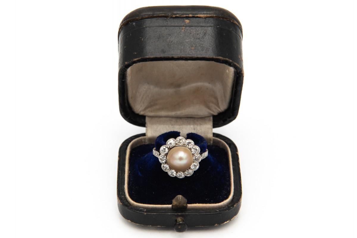 Old European Cut Platinum Daisy Ring with diamonds and natural pearl, early 20th century For Sale