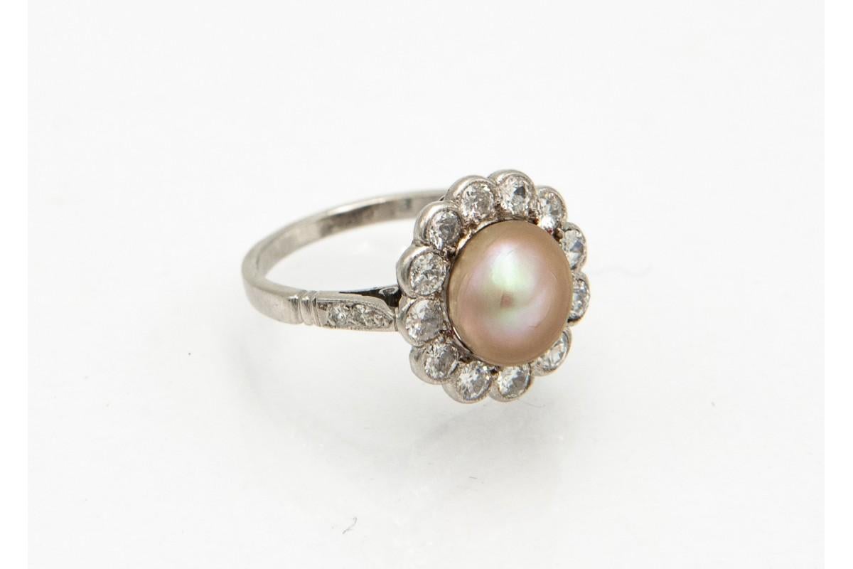 Platinum Daisy Ring with diamonds and natural pearl, early 20th century For Sale 1