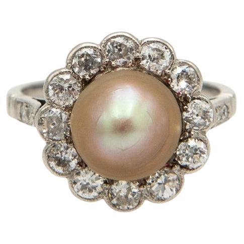 Platinum Daisy Ring with diamonds and natural pearl, early 20th century For Sale