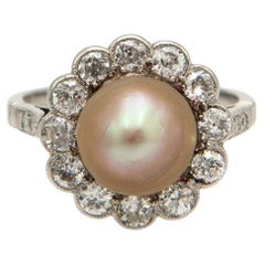 Platinum Daisy Ring with diamonds and natural pearl, early 20th century