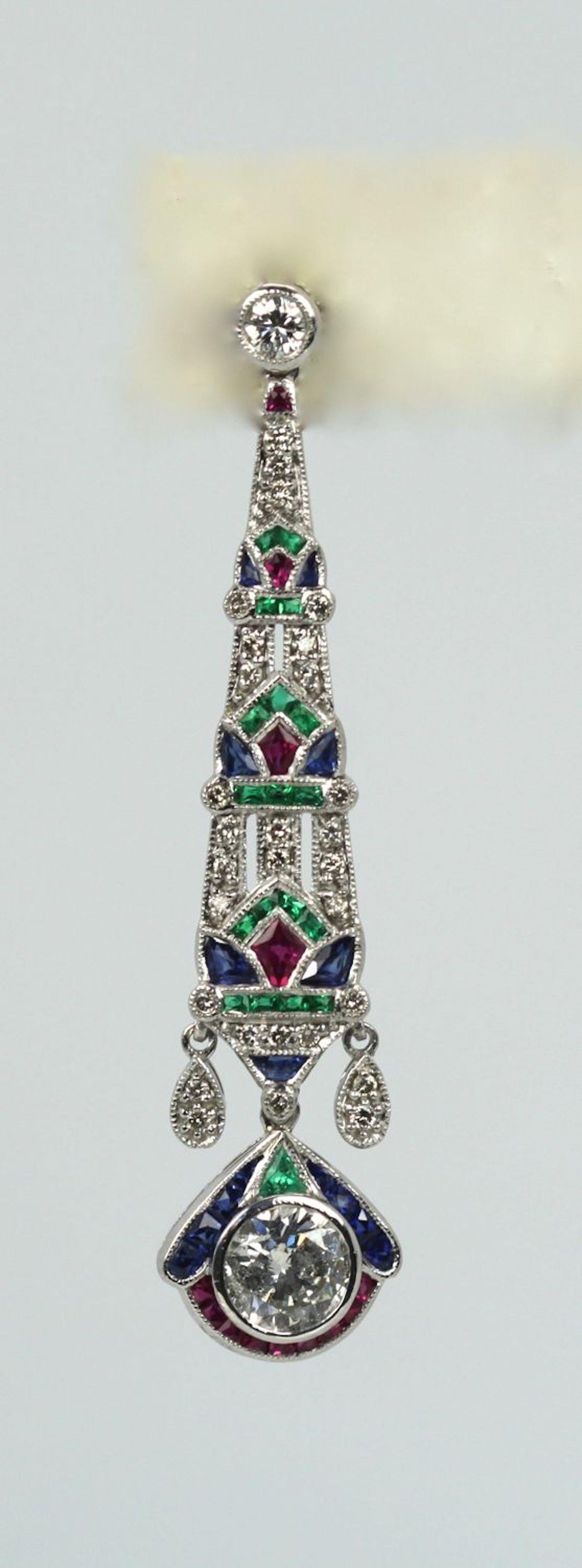 Boucles d'oreilles pendantes en platine diamant saphir émeraude rubis Bon état - En vente à North Hollywood, CA
