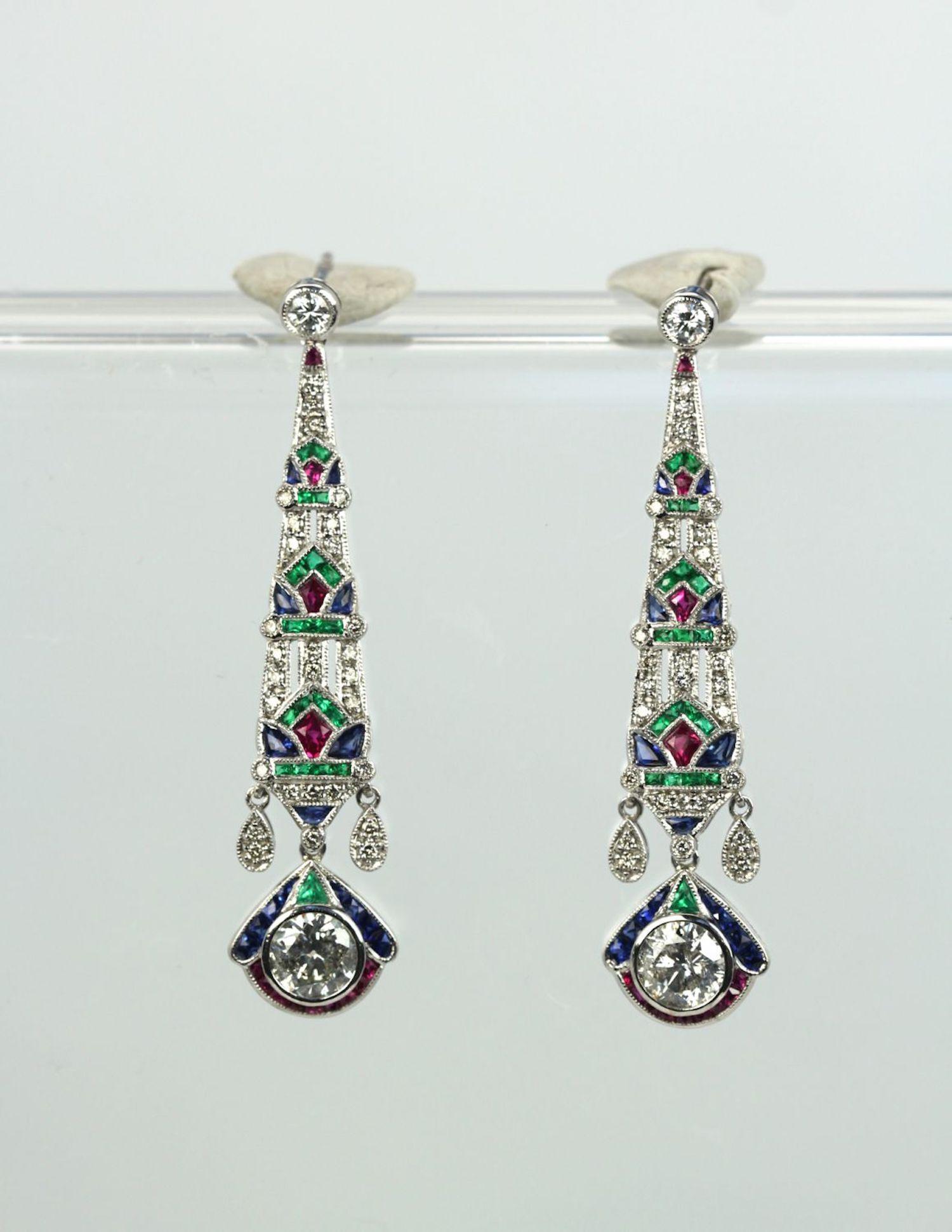 Boucles d'oreilles pendantes en platine diamant saphir émeraude rubis en vente 1