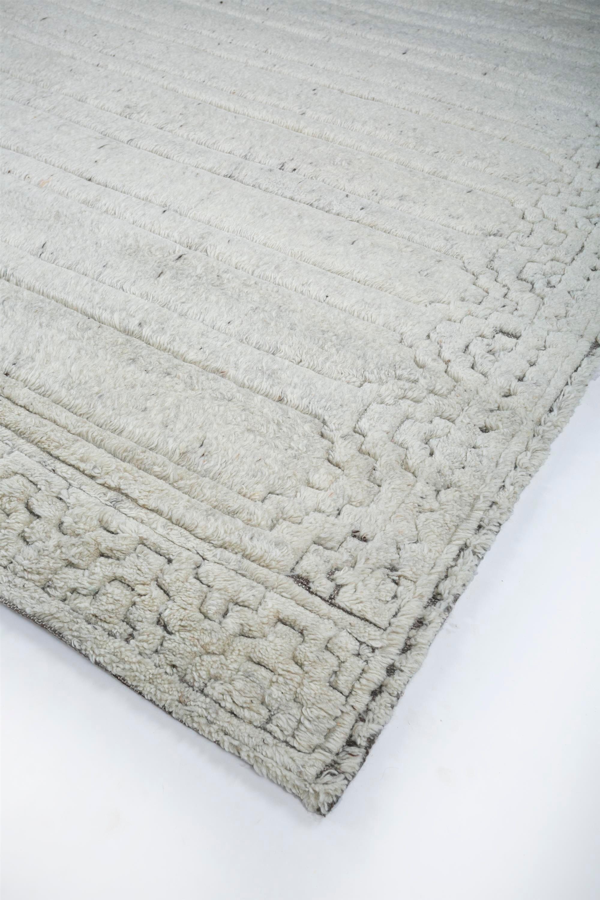 Modern Platinum Dew White Ice & Linen 240x300 cm Hand Knotted Rug For Sale