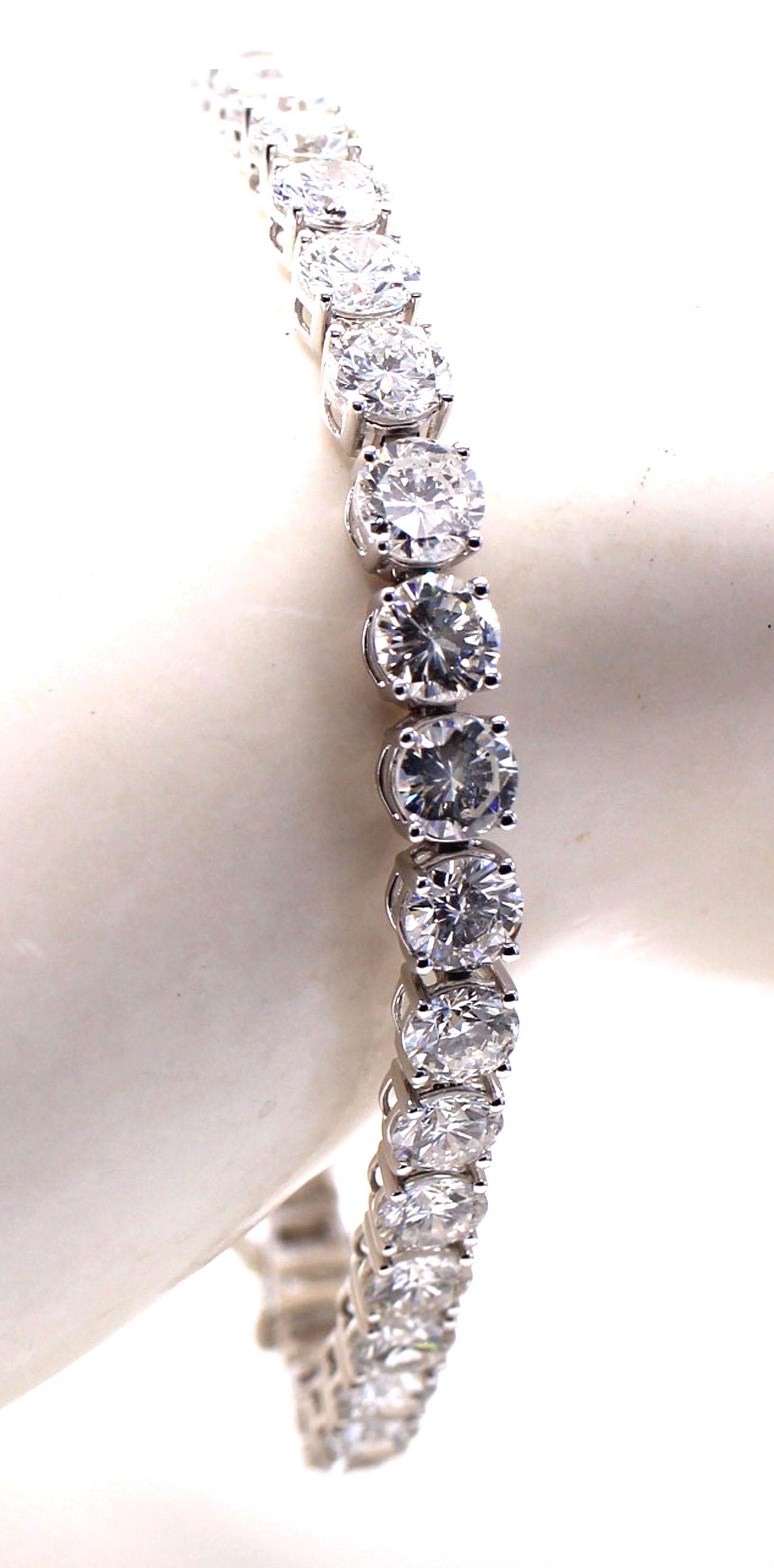 Pulsera Tenis Platino Diamante 12.84 Cts en Nuevo estado para la venta en New York, NY