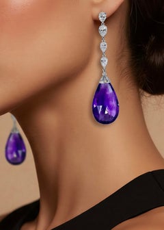 Platine, diamant de 3,83 carats et améthyste en forme de briolette de 40 carats. Boucles d'oreilles Pierre/Famille.