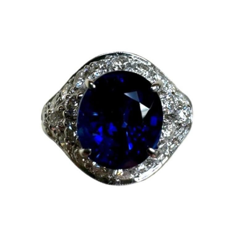 Anillo de compromiso de platino con zafiro azul real ovalado de 4,10 quilates GIA