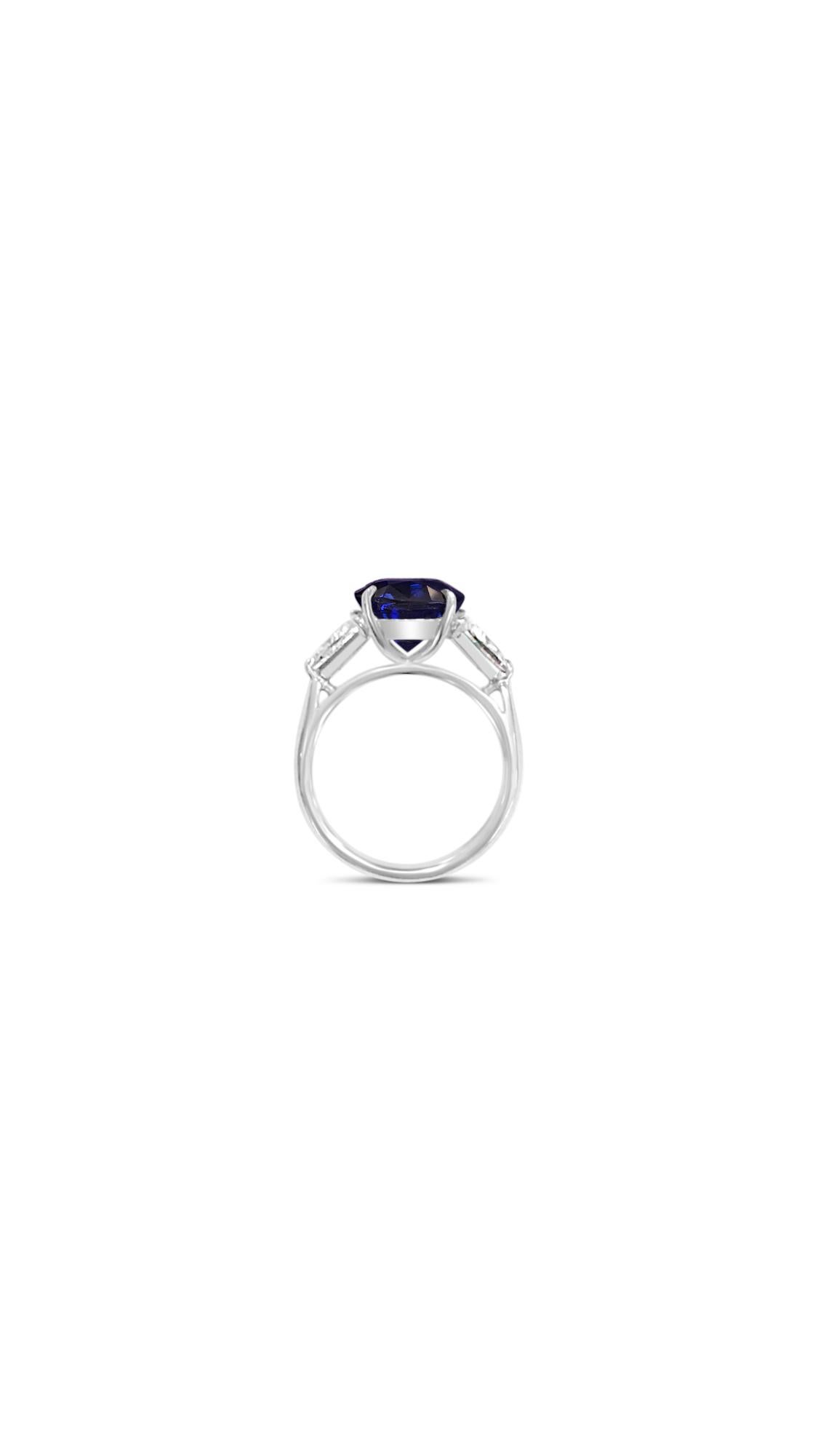 Women's Platinum, Diamond and 5.51 Carat Oval Ceylon Blue Sapphire Cocktail Ring For Sale