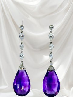 Boucles d'oreilles en platine, diamants et améthyste taillée en briolette, Pierre/Famille.
