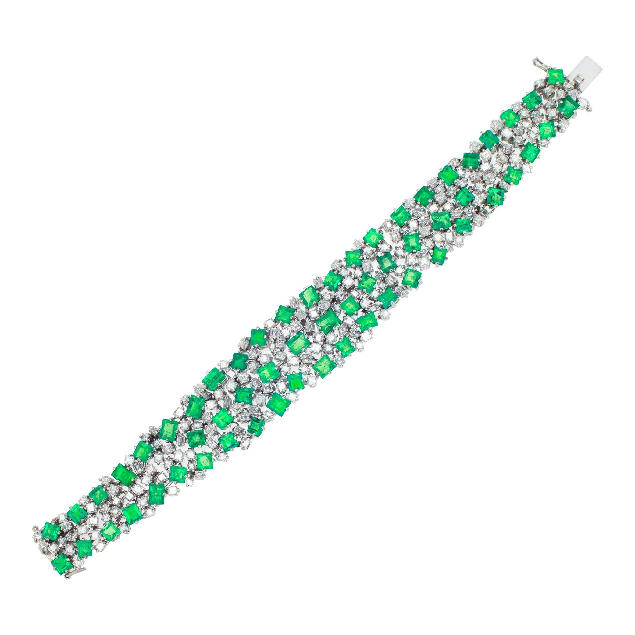 Platinum diamond and emerald bracelet with Columbian emeralds In Excellent Condition In Surfside, FL