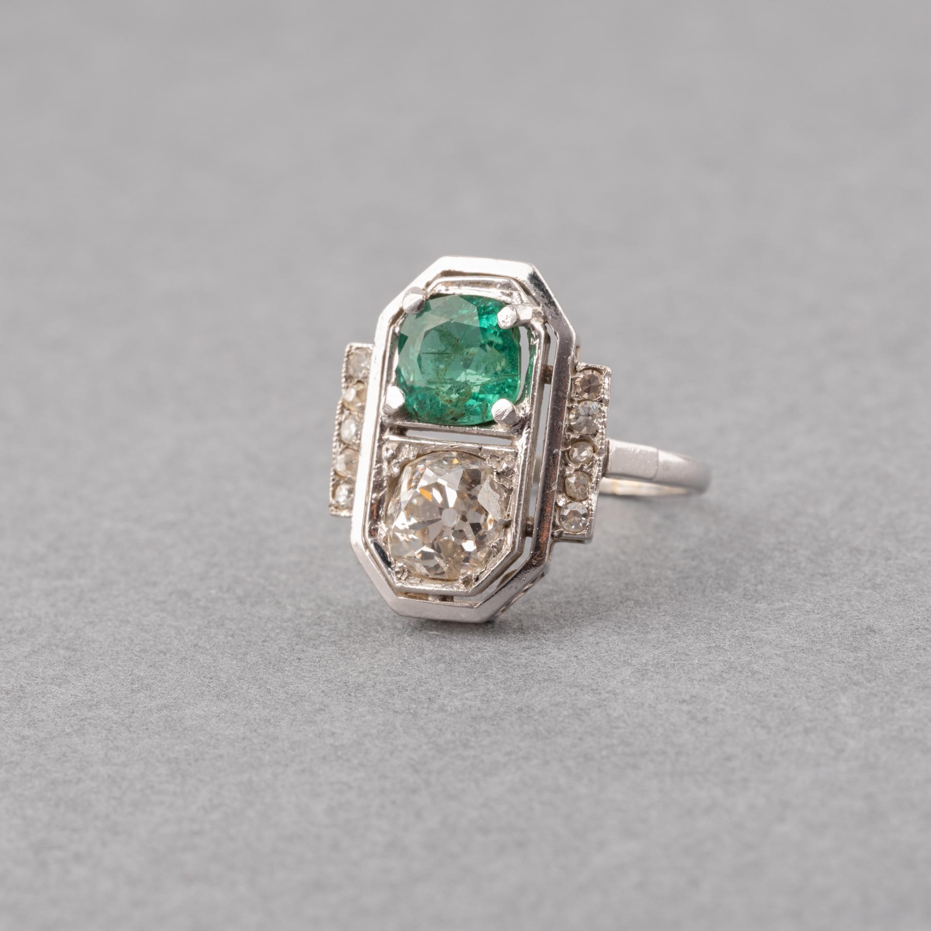 Platinum Diamond and Emerald French Art Deco Ring For Sale 1