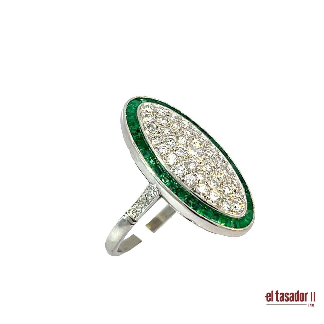 Questo elegante anello in platino è una creazione artigianale che pesa 7,5 grammi. Il suo sorprendente design a forma di marquise presenta un'incastonatura centrale a pavé di diamanti taglio brillante per un totale di 1,12 carati, che irradiano