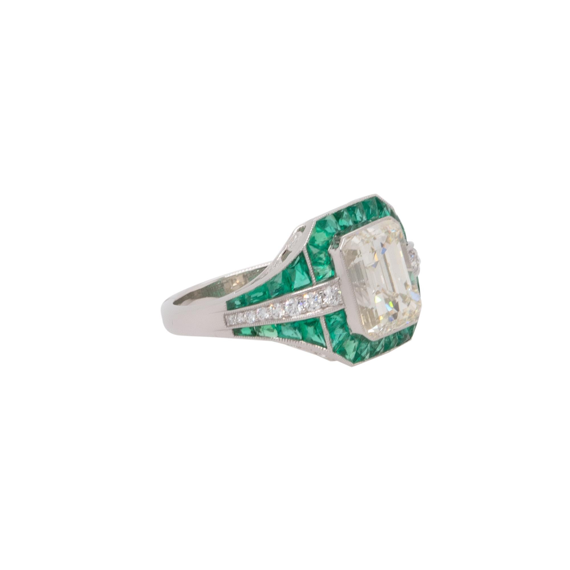 Platinum Diamond and Emerald Ring In New Condition For Sale In Boca Raton, FL