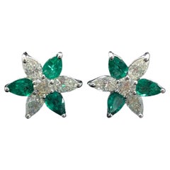 Platin-Ohrringe mit Diamanten und Smaragden