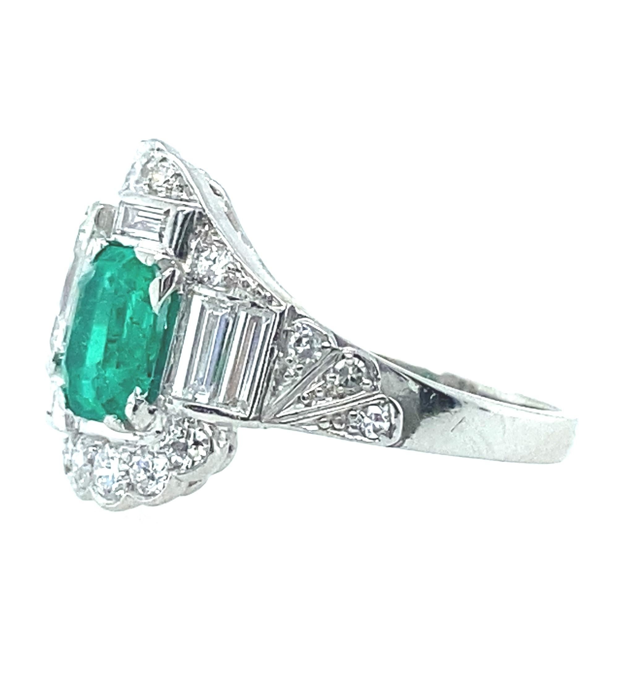 Platinum Diamond and Emerald Toi Et Moi 1950s Ring In Good Condition In Towson, MD
