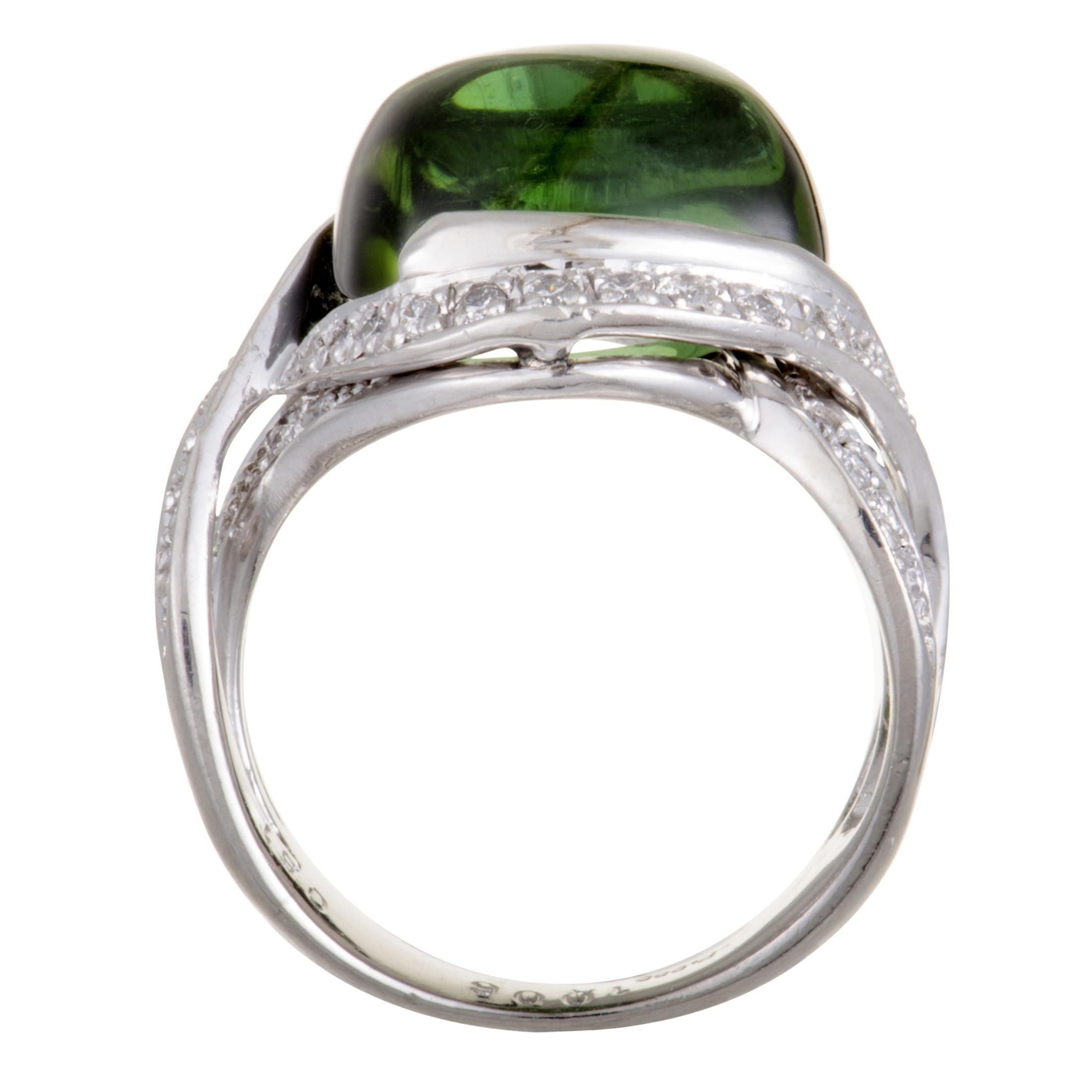 Designed in a wonderfully sophisticated manner and attractively decorated with resplendent gems, this exceptional piece is a sight to behold. Made of platinum, the ring is set with a striking green tourmaline that weighs astounding 10.06 carats,