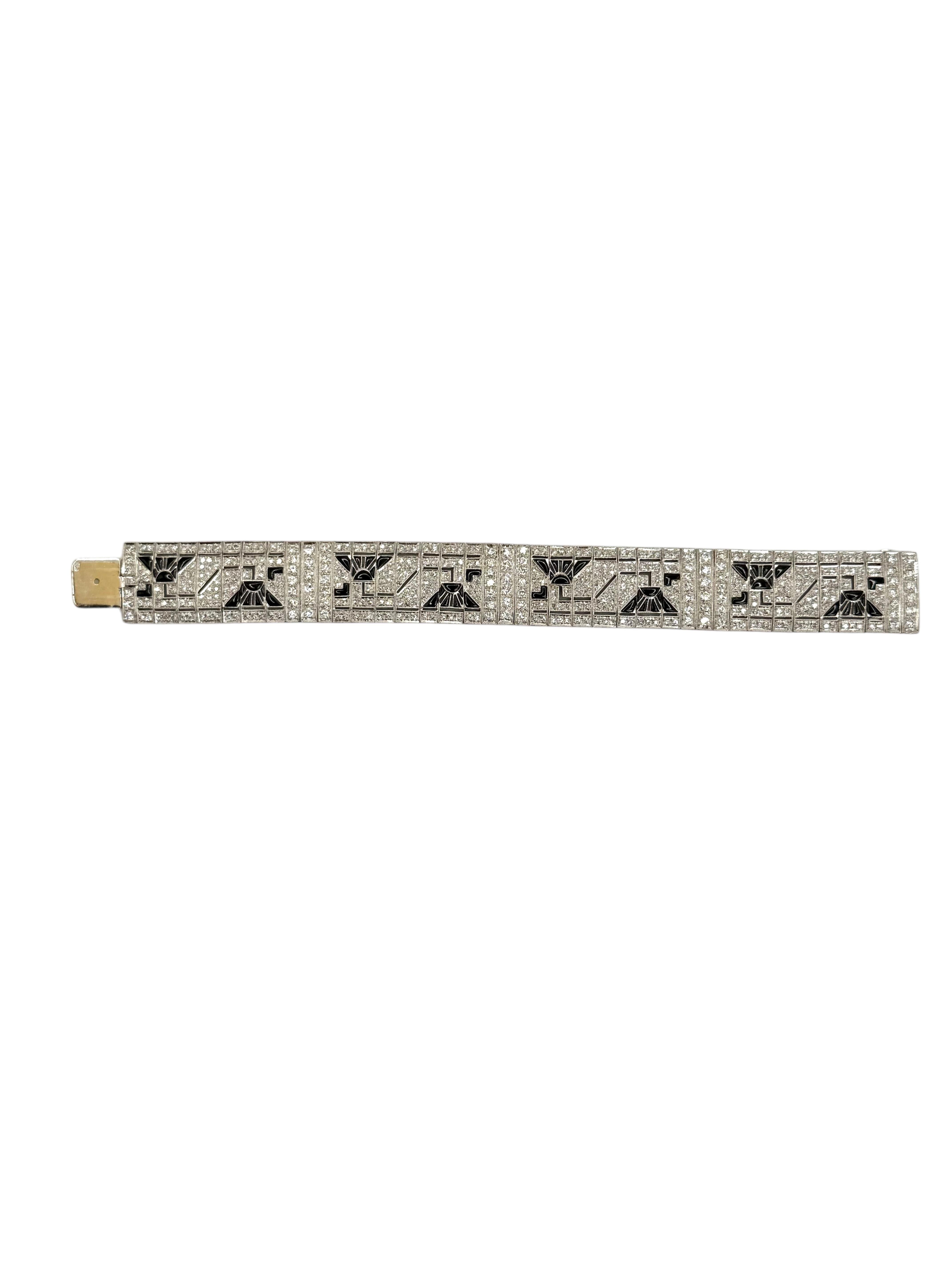 Bracciale in platino con diamanti e onice In condizioni ottime in vendita a Great Neck Plaza, NY