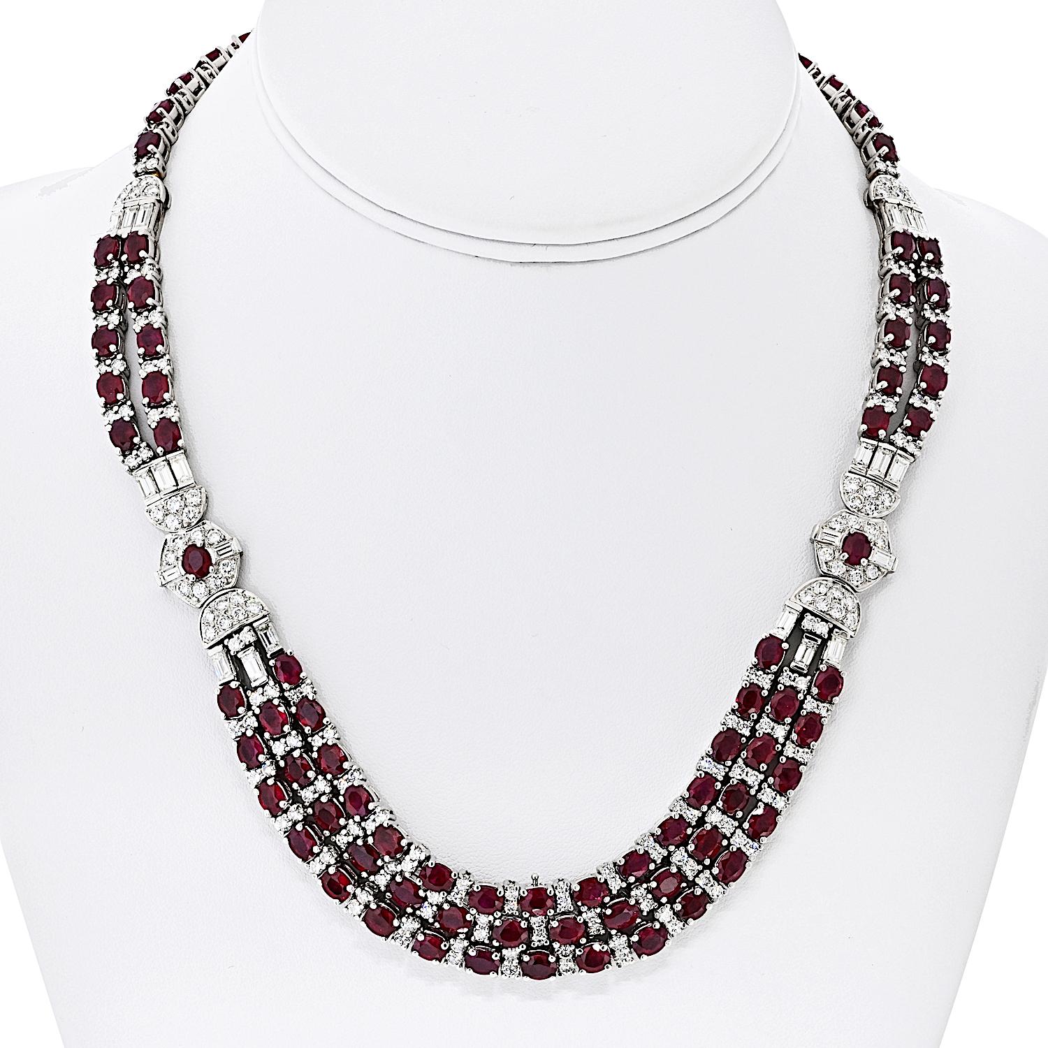 Magnifique collier en platine conçu dans un style Art déco, serti d'environ 40,00 carats de fins rubis birmans (chauffés), disposés en trois rangées graduelles. Les diamants de taille brillant et de taille baguette, d'un poids total d'environ 8,40