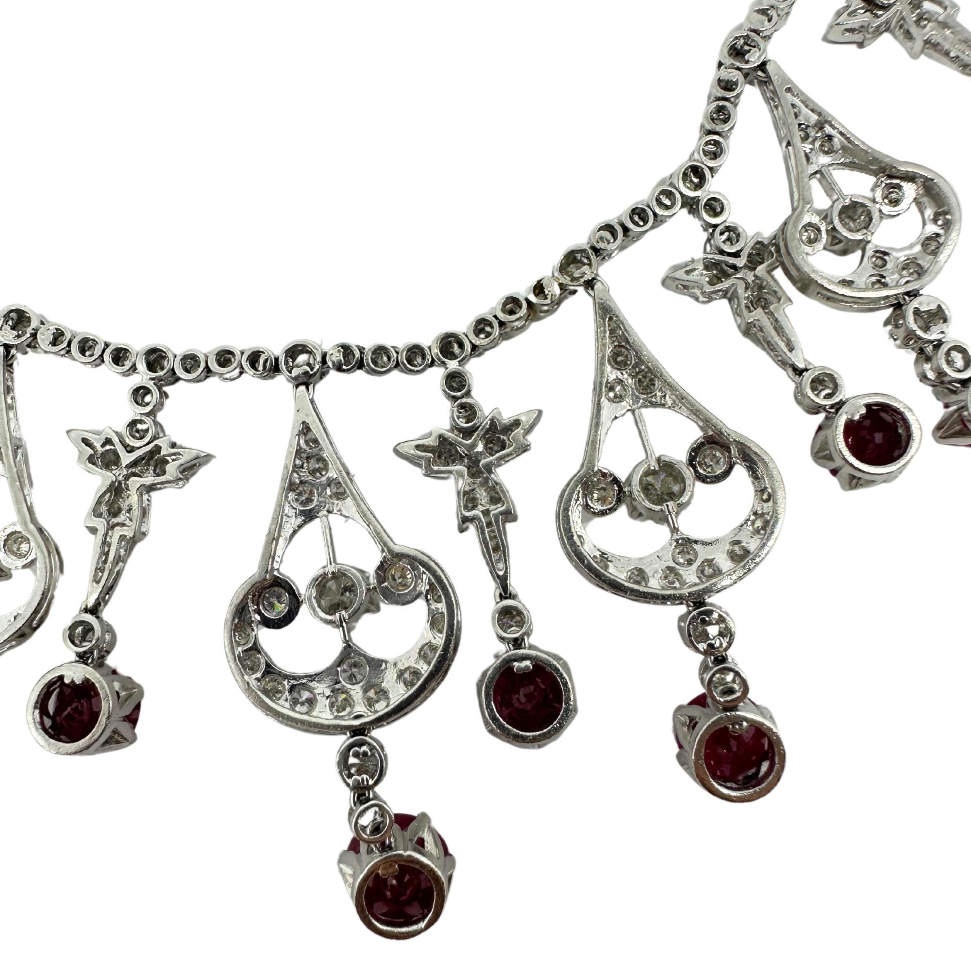 Collier en platine avec diamants et rubis en vente 1