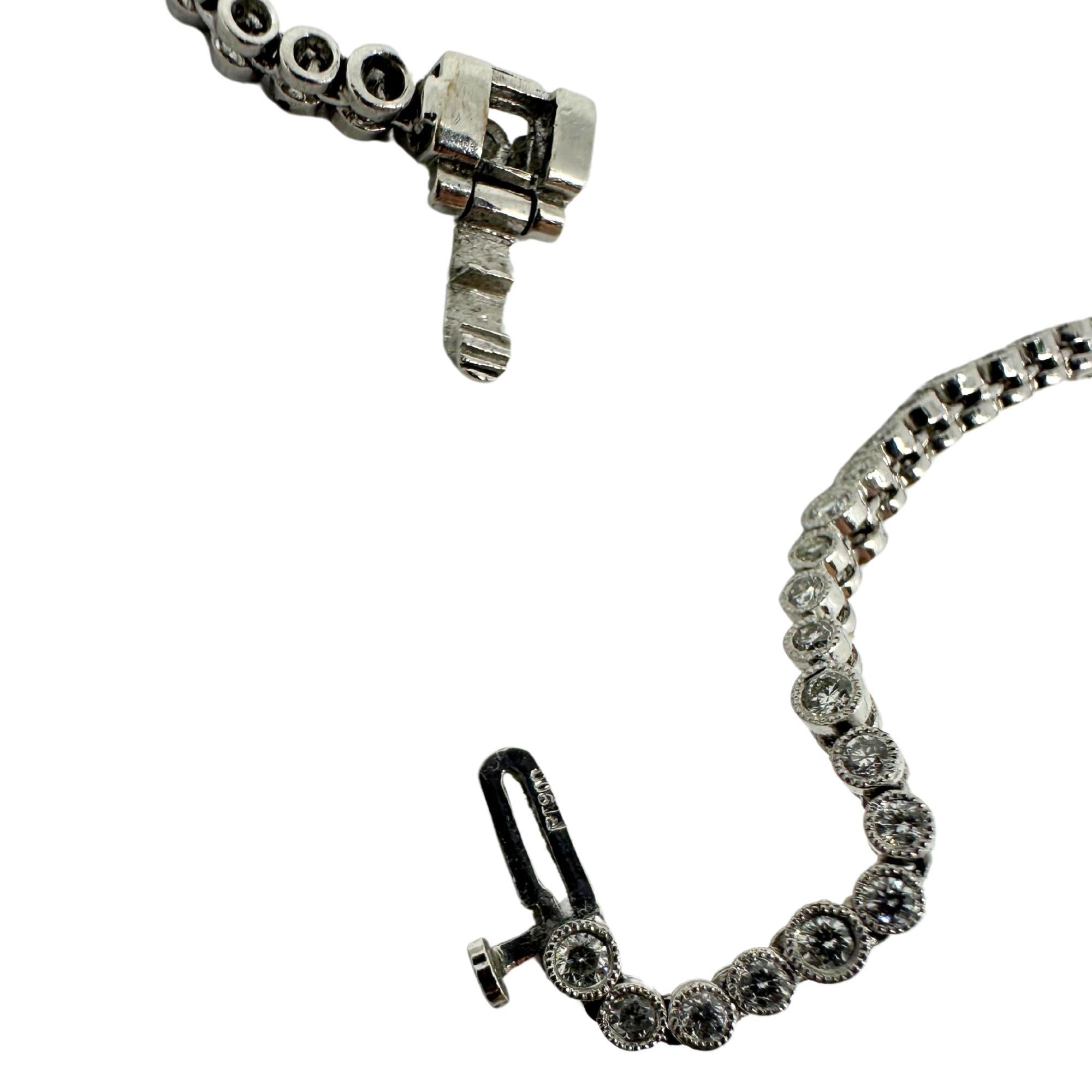 Collier en platine avec diamants et rubis en vente 3