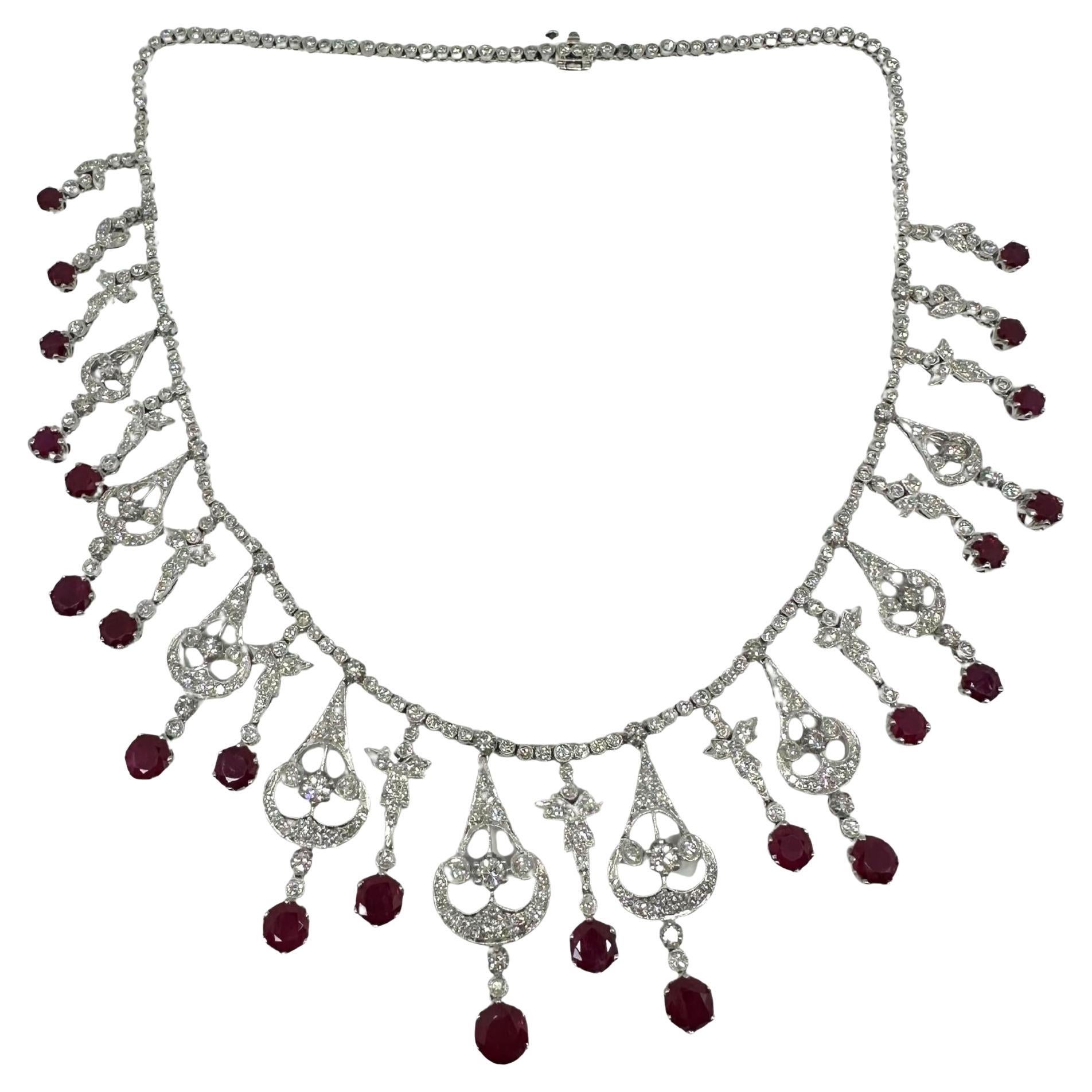 Collier en platine avec diamants et rubis en vente