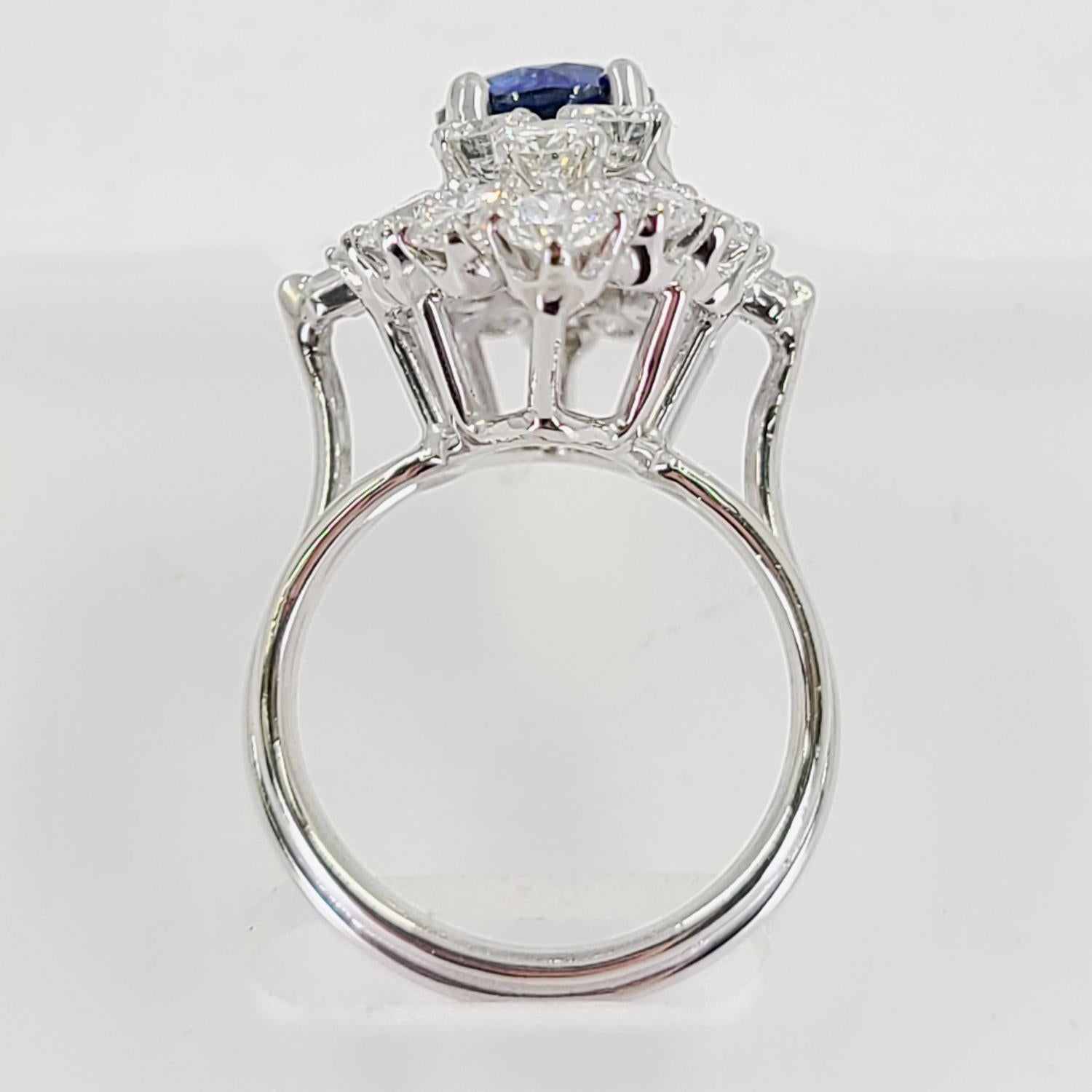 Platin-Diamant- und Saphir-Essteller-Ring im Zustand „Gut“ im Angebot in Coral Gables, FL