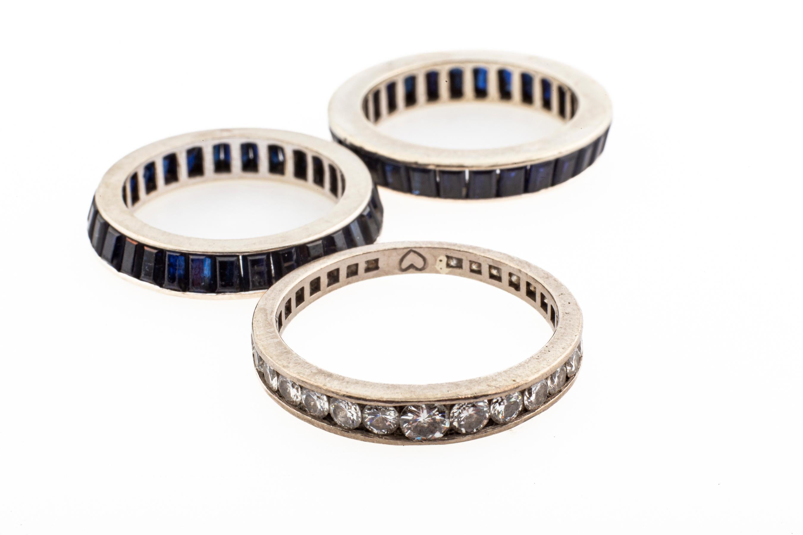 Platin Diamant und Saphir Ewigkeitsring (Smaragdschliff) im Angebot