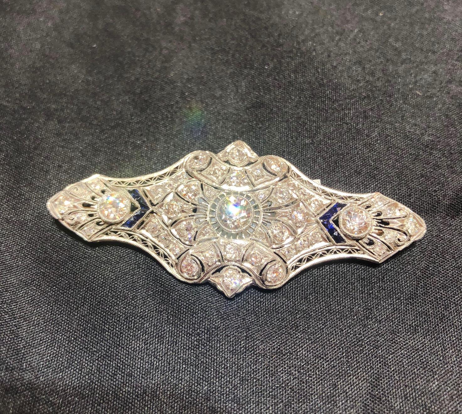 Platinum Diamond and Sapphire Filigree Brooch In Excellent Condition For Sale In La Jolla, CA