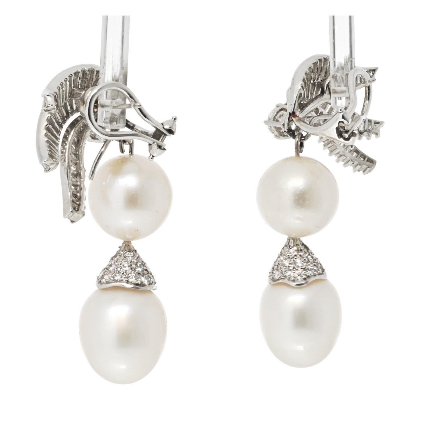 Pendientes Colgantes de Platino, Diamante y Perla Blanca Corte redondo en venta