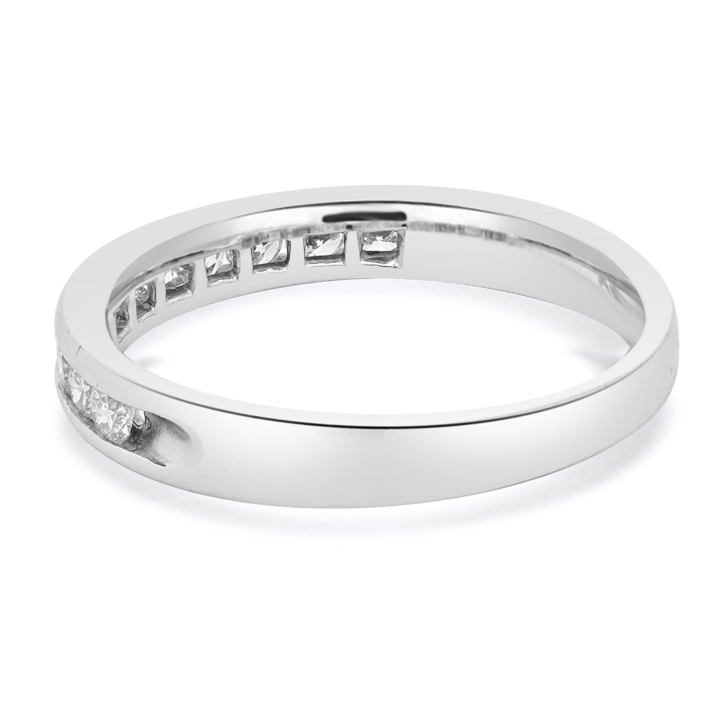 Taille ronde Bandeau anniversaire en platine et diamant en vente