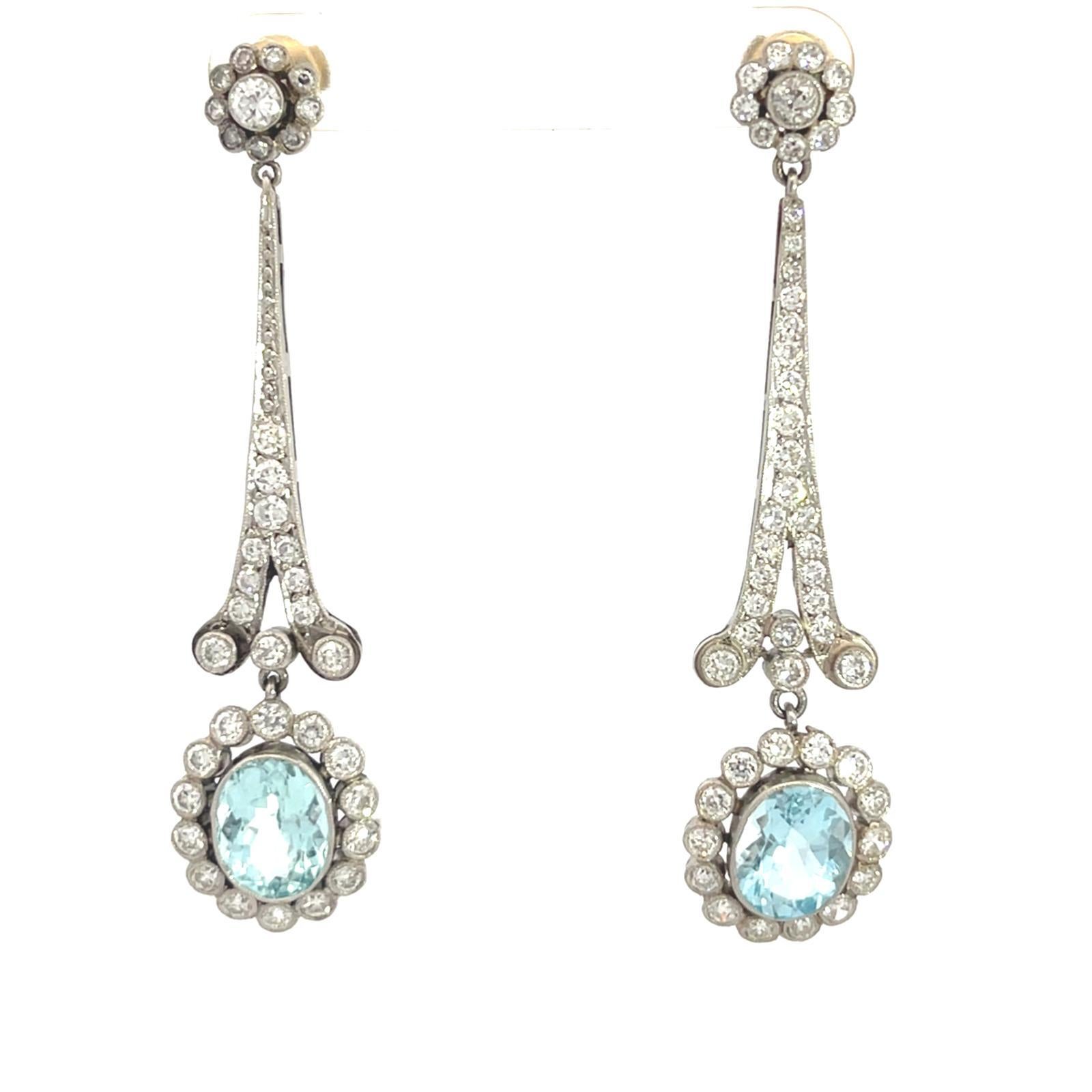 Taglio rotondo Orecchini lunghi in platino con diamante e acquamarina in vendita