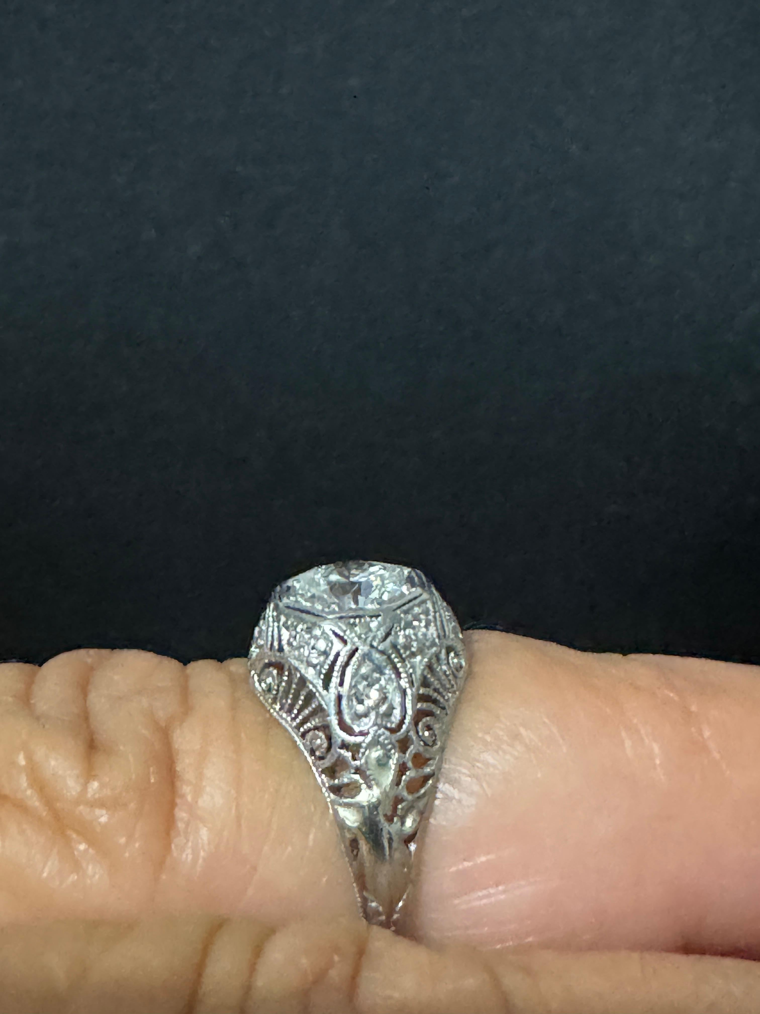 Anello di fidanzamento in platino con diamante Art Deco in filigrana in vendita 4