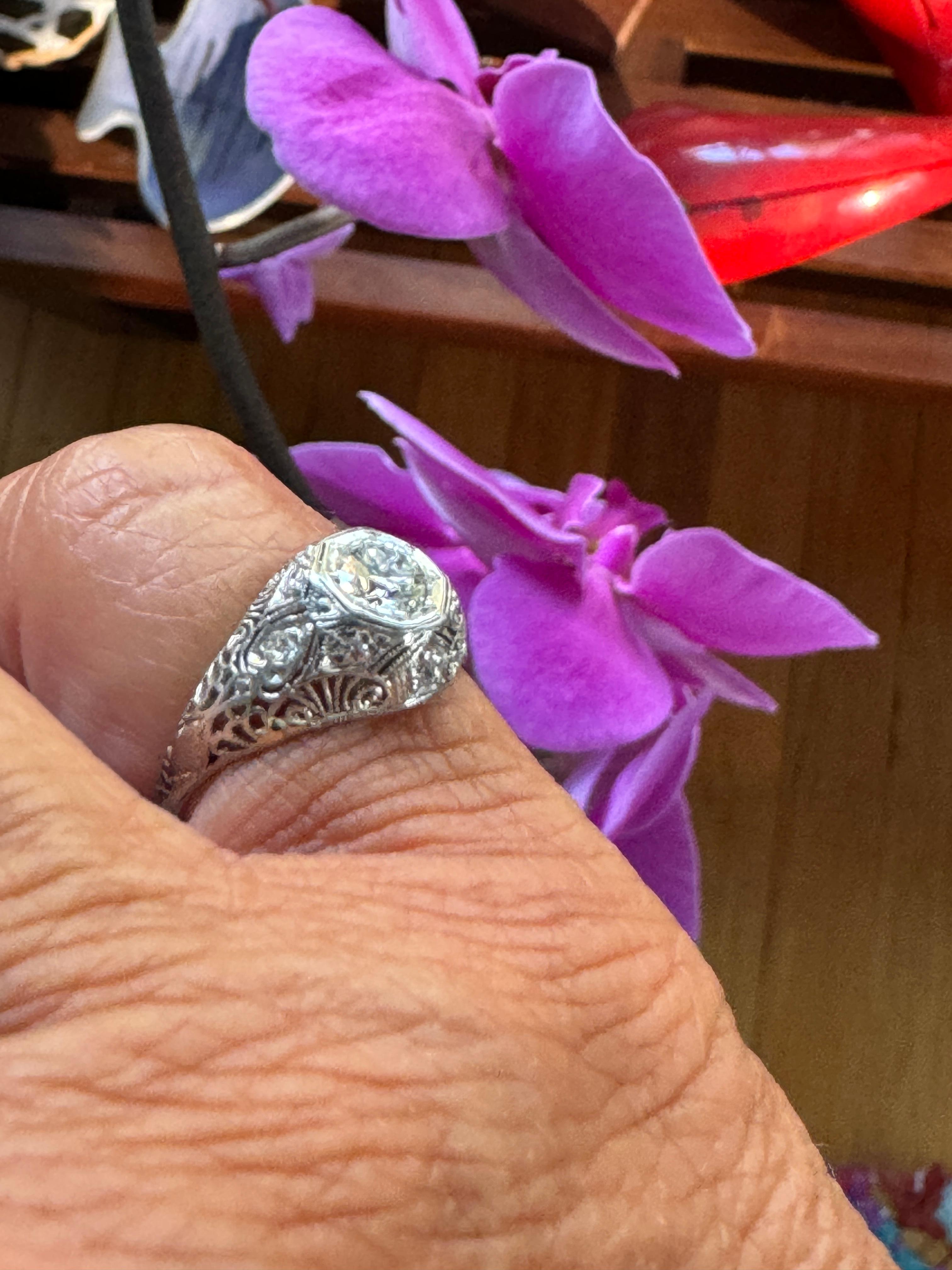 Anello di fidanzamento in platino con diamante Art Deco in filigrana in vendita 6
