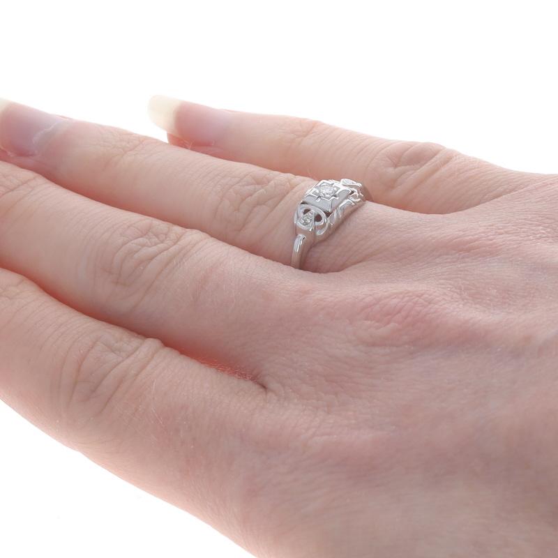 Platinum Diamond Art Deco Ring - Round Brilliant .10ctw Vintage Engagement In Good Condition For Sale In Greensboro, NC